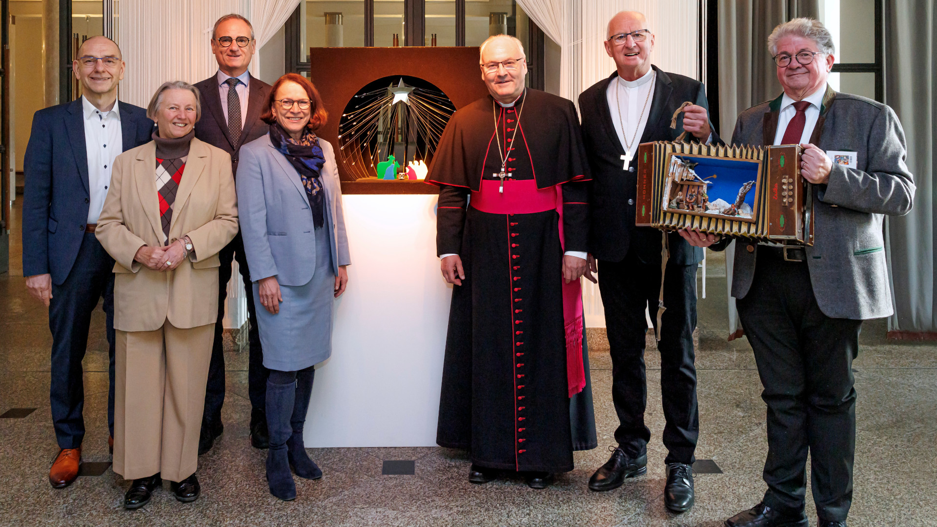 -Regensburg-folgt-dem-Stern-Sechster-konomischer-Krippenweg-begleitet-durch-die-Adventszeit
