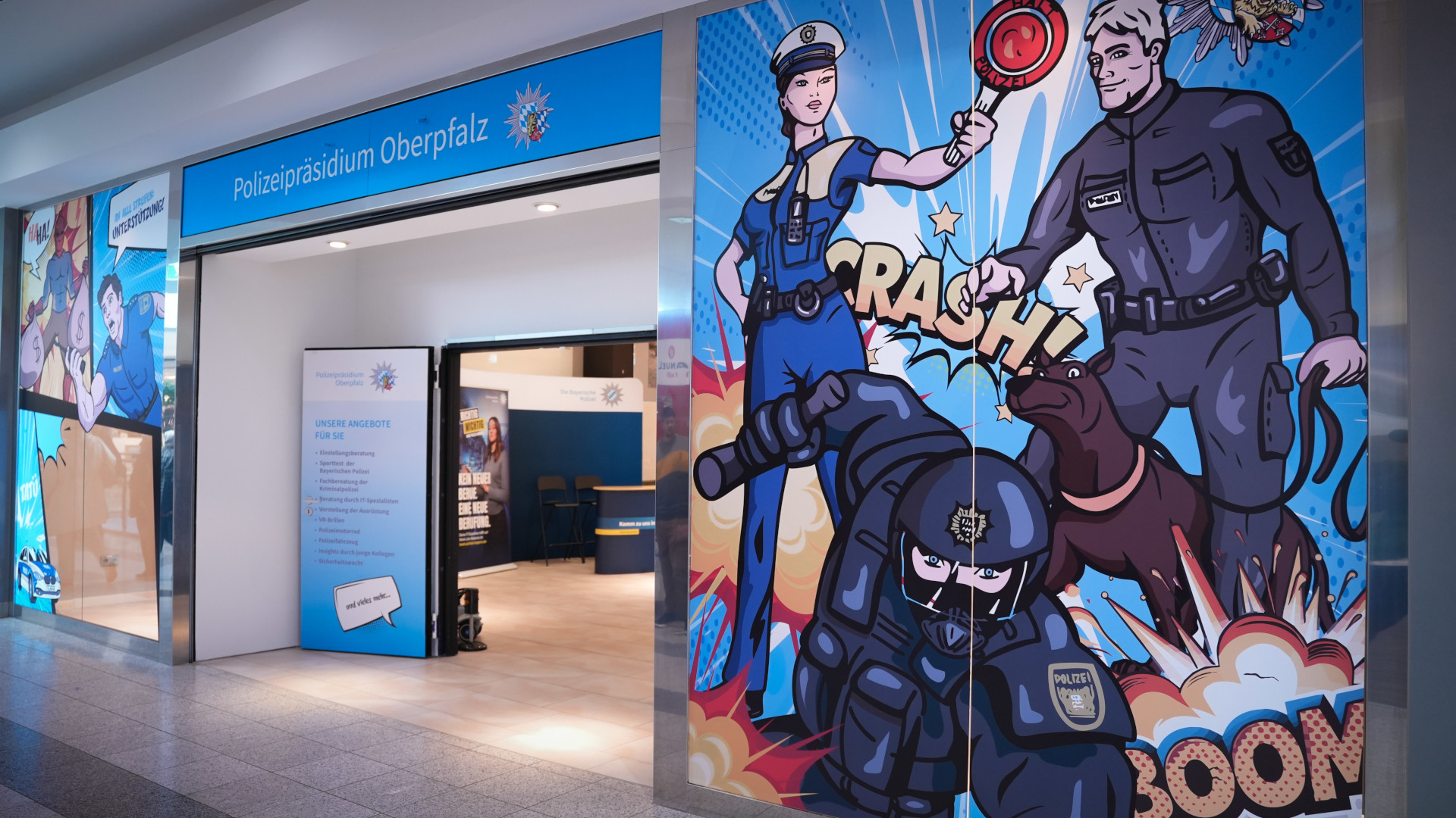 Pop-up-Store-der-Oberpf-lzer-Polizei-im-Donau-Einkaufszentrum-Regensburg