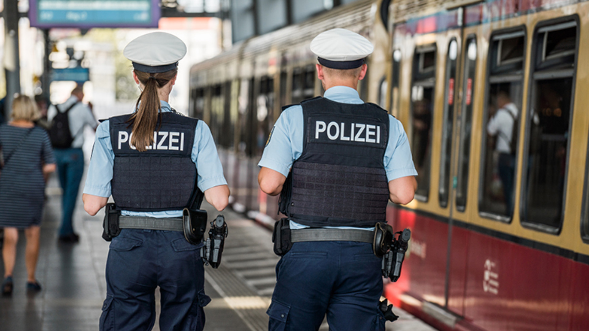 Schwerpunkteinsatz-der-Bundespolizei-auch-am-Regensburger-Bahnhof