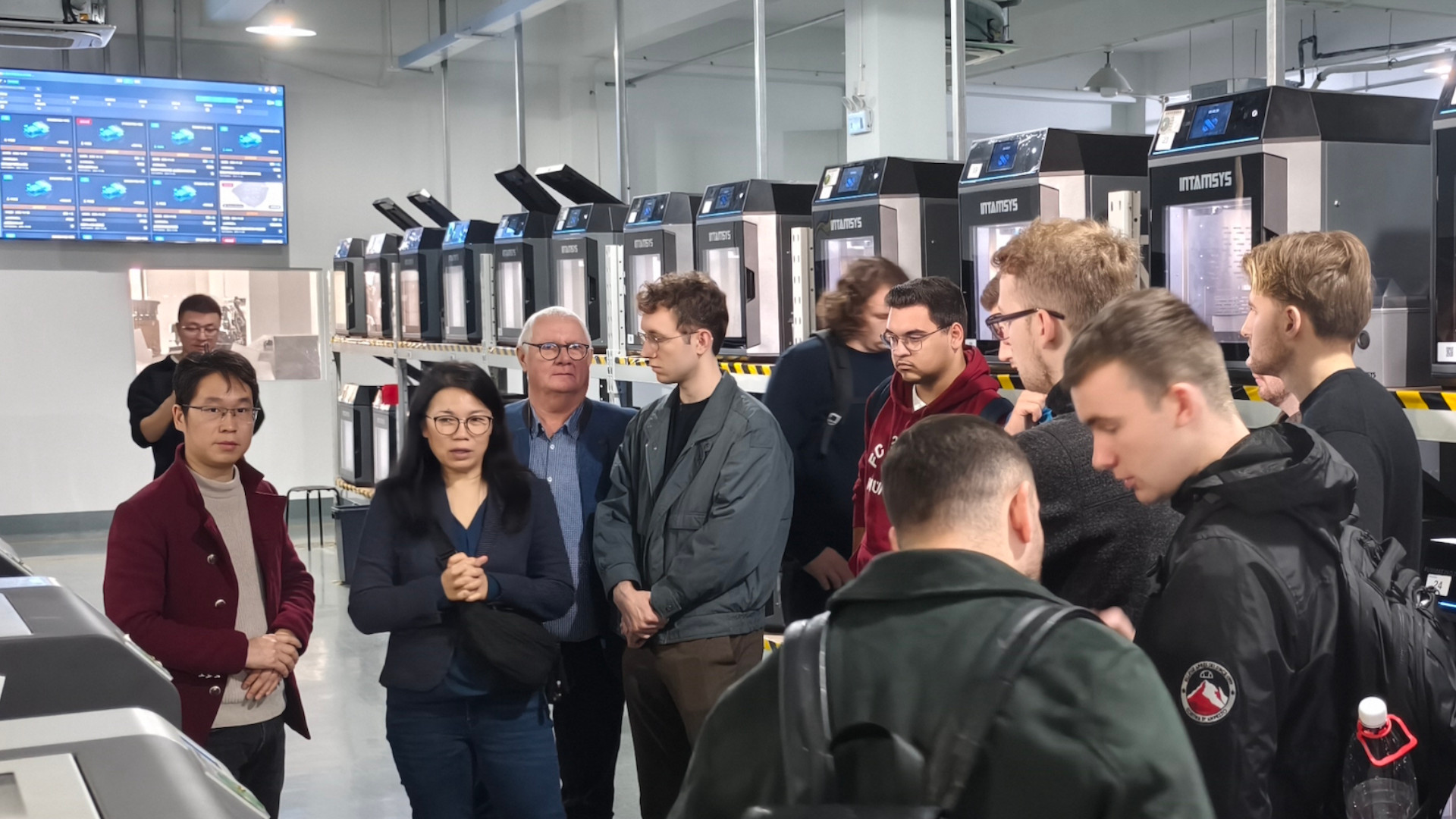 Die-Welt-als-Klassenzimmer-Eckert-Techniker-erleben-Hightech-hautnah-in-Shanghai