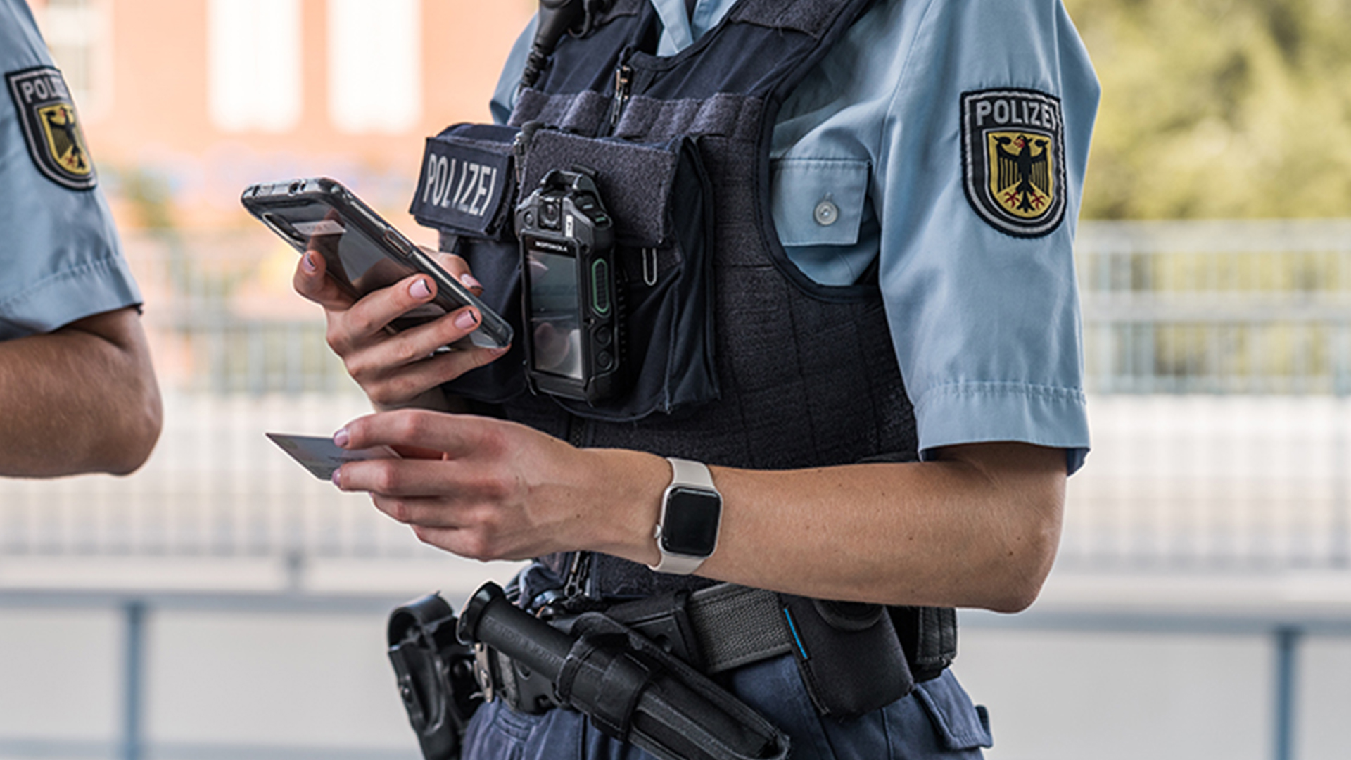 Mann-in-Regensburg-br-llt-Nazi-Parolen-und-p-belt-Reisende-an