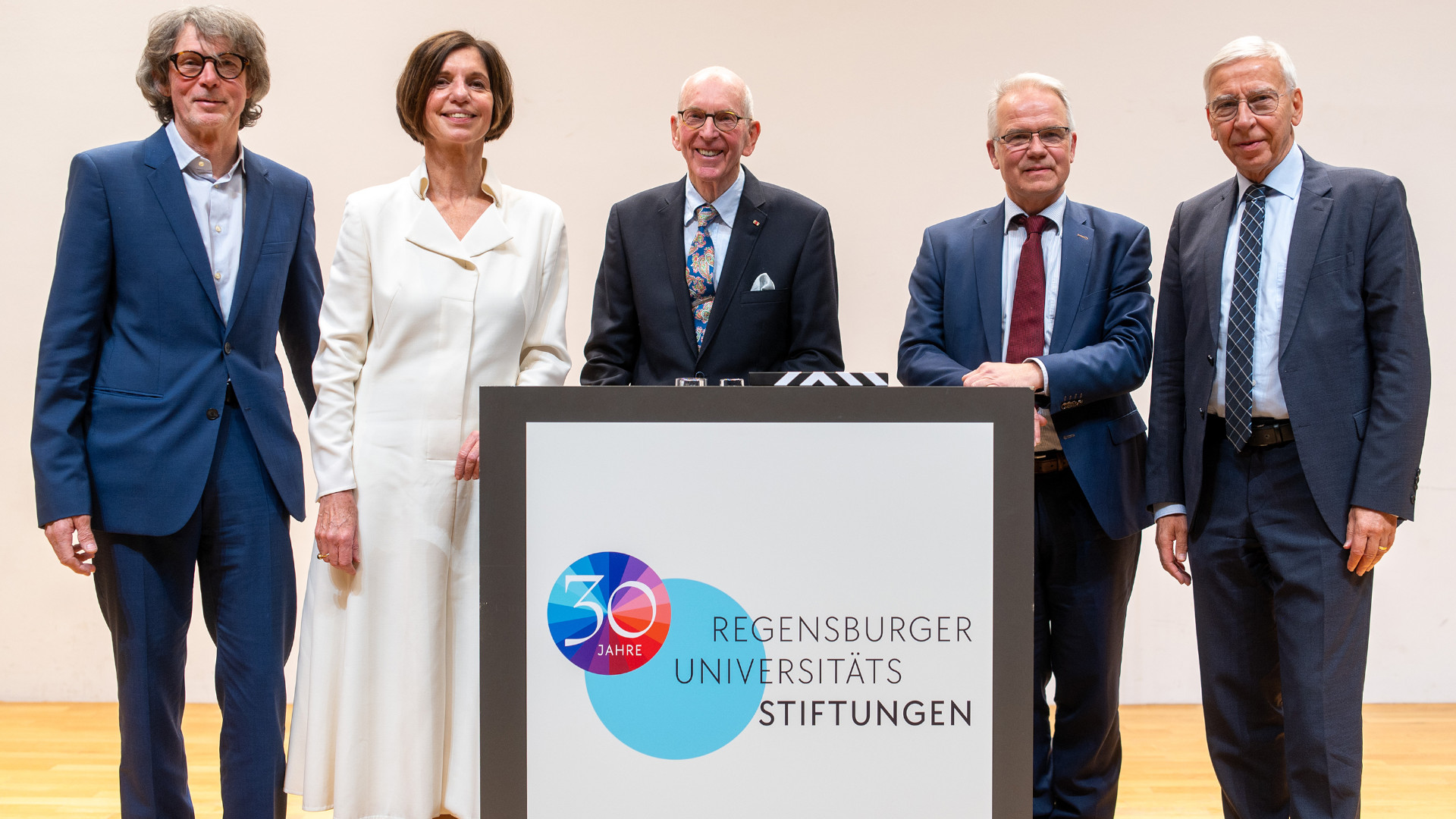 Gemeinsames Plädoyer für Engagement und Förderung (v. li.): Stiftungsvorstand Christian Bretthauer, Prof. Dr. Jutta Allmendinger, Stifter Joachim Merk, Moderator Dr. Carsten Lenk und Universitätspräsident Prof. Dr. Udo Hebel. 