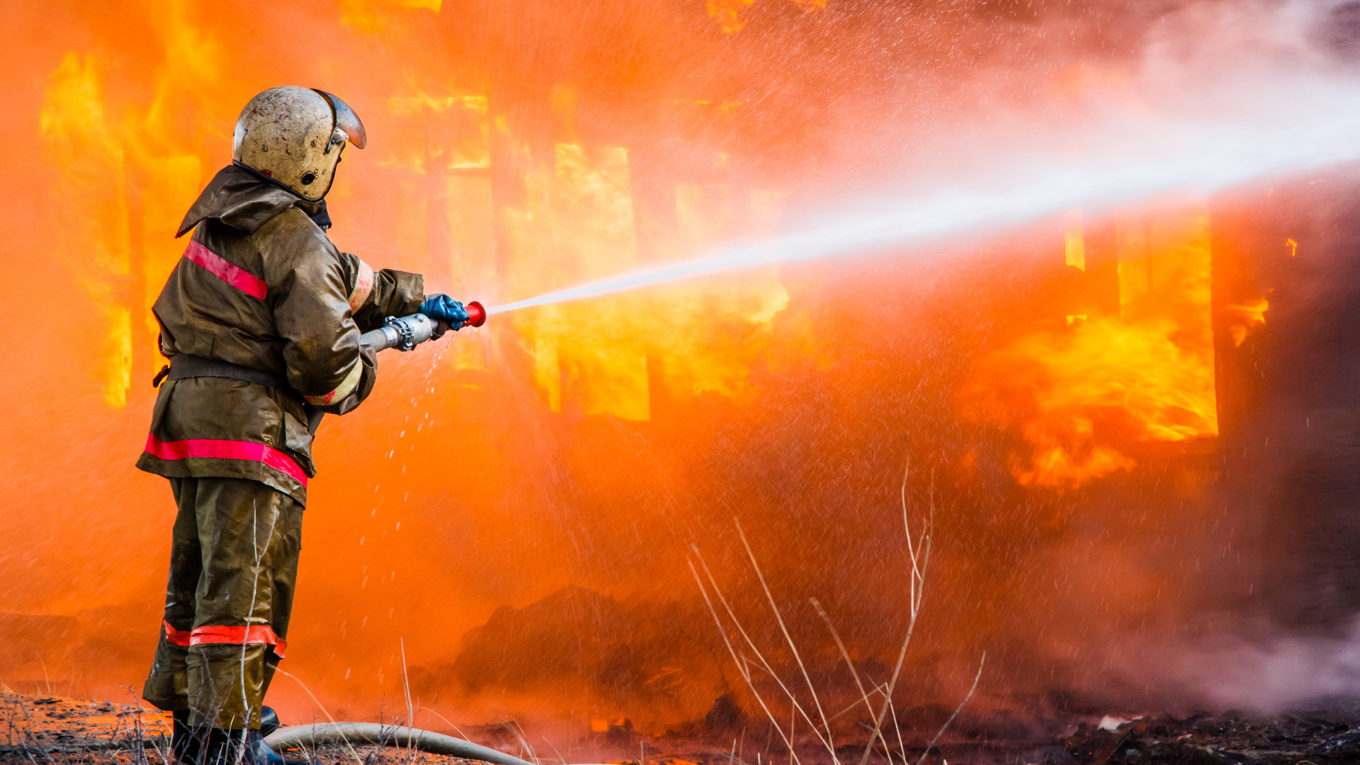 Brand-in-Asylbewerberunterkunft-Eine-Person-verletzt