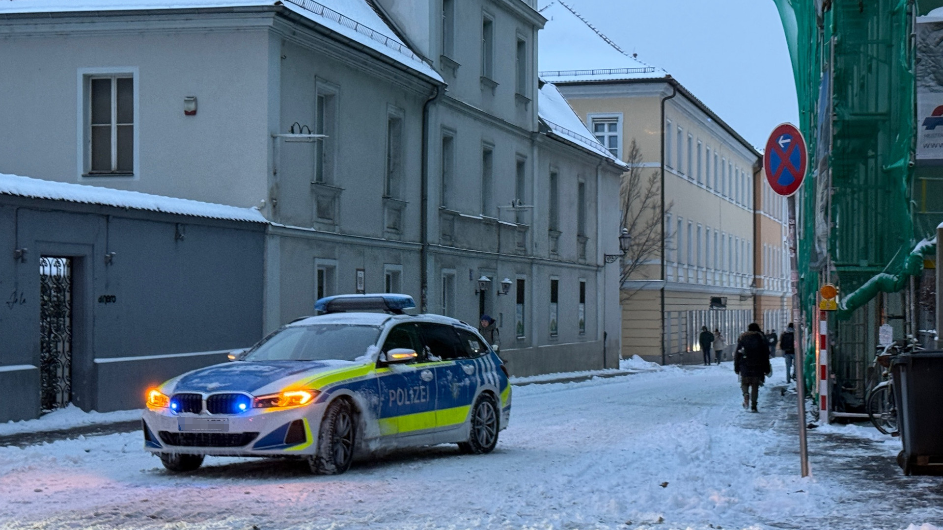 Chaos-auf-den-Stra-en-Regensburg-im-ersten-Schnee
