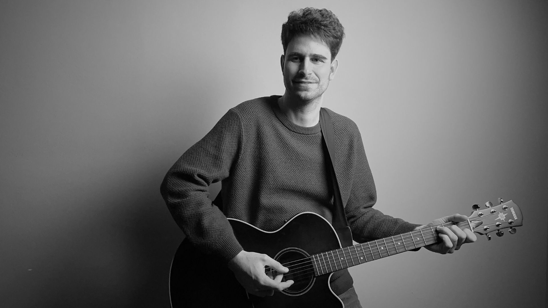 -Hellwach-Regensburger-Musiker-Michael-Jungbauer-feiert-Video-Deb-t