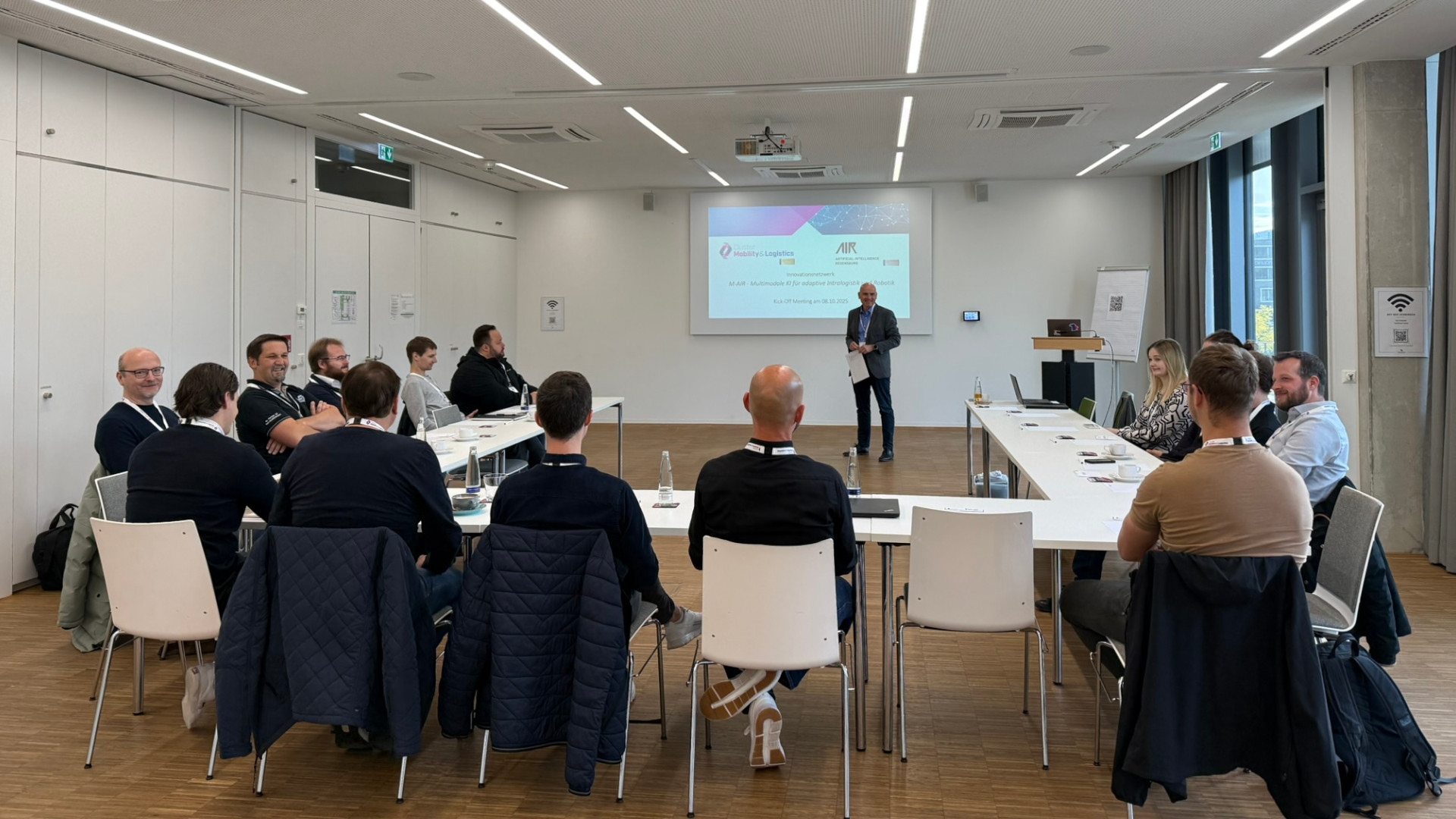 Forschungsnetzwerk-entwickelt-multimodale-KI-f-r-die-Intralogistik-und-Robotik