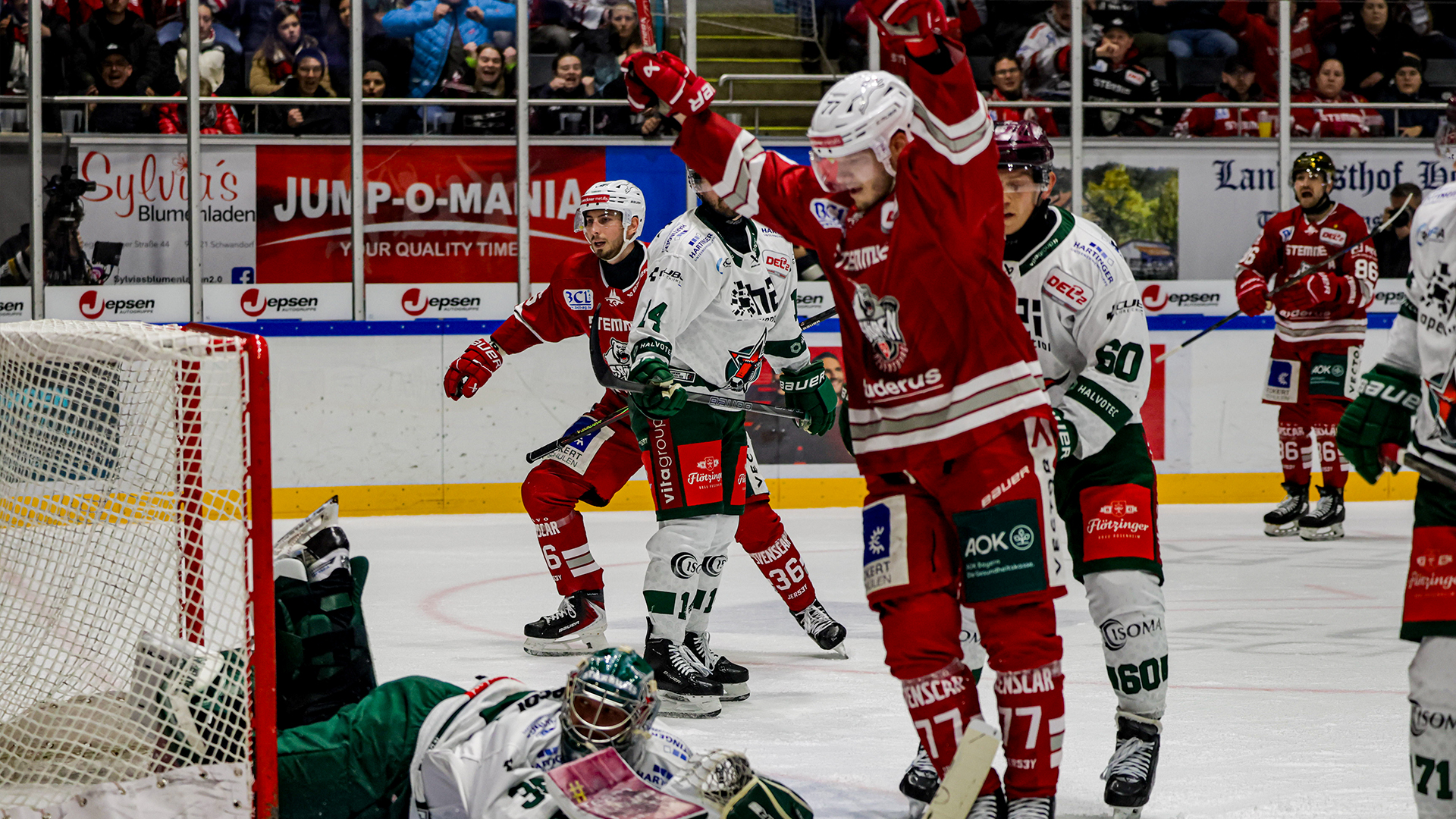 Eisb-ren-Regensburg-st-rzen-Tabellenzweiten-30-im-Derby