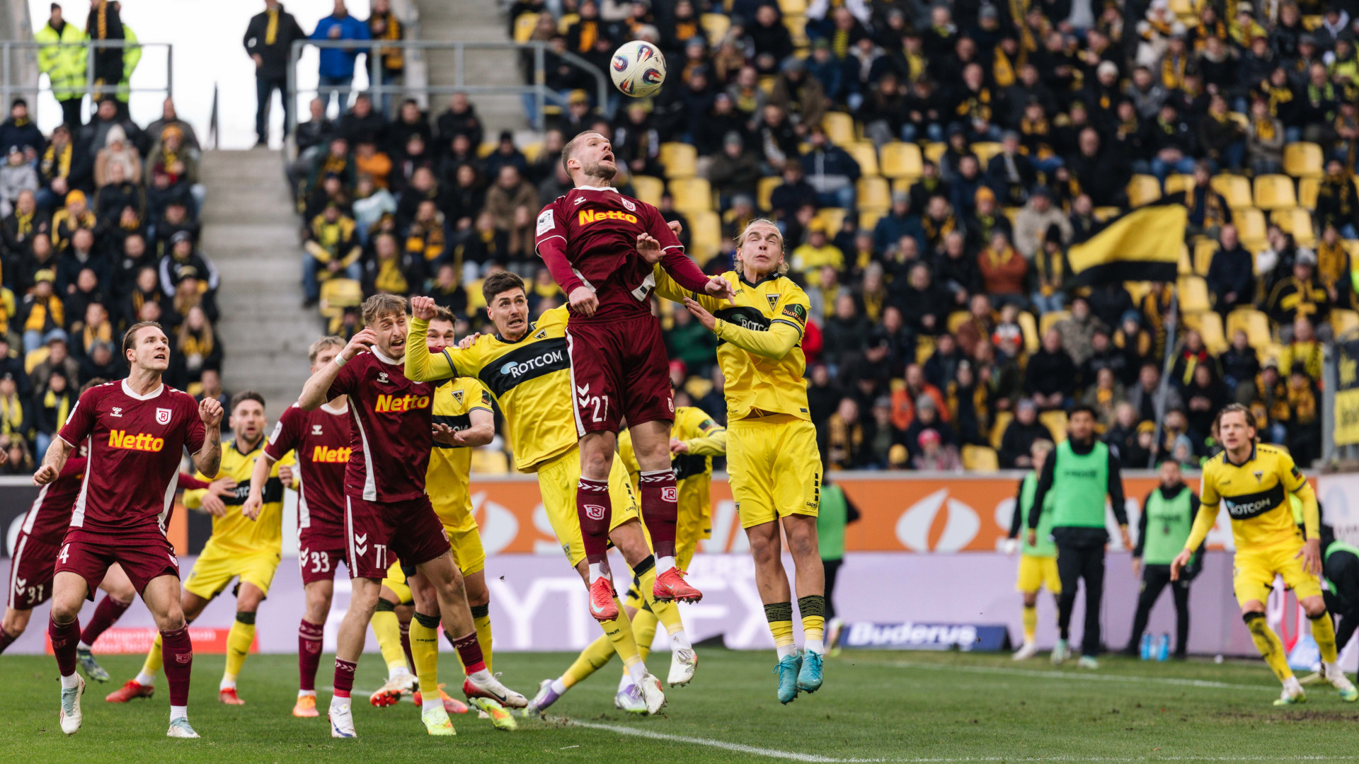 Ausw-rtserfolg-am-Tivoli-SSV-Jahn-besiegt-auch-Alemannia-Aachen