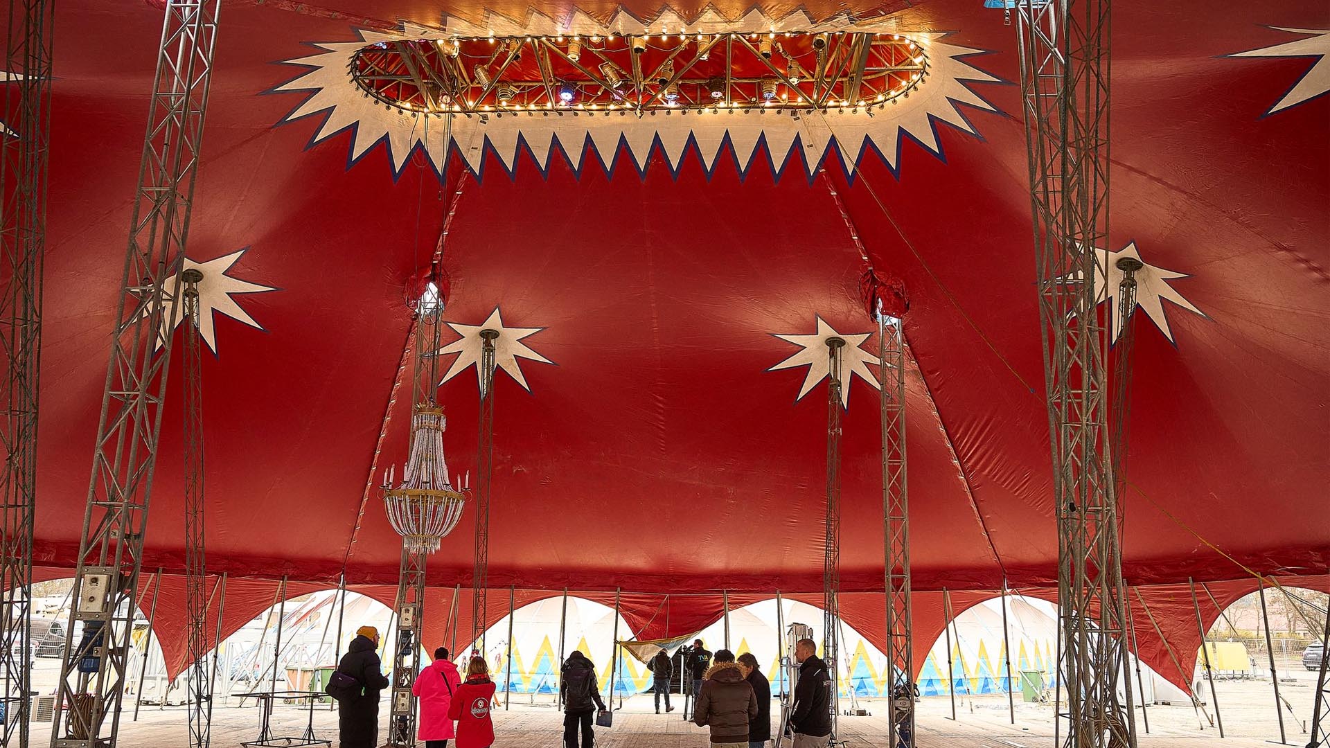 Glanz-und-Manege-Der-Weihnachtscircus-startet-in-eine-neue-Saison