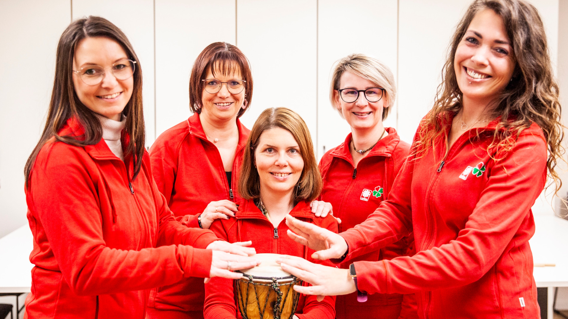 Das Bild zeigt (v.li.n.re.): Marina Lerach, Birgit Wach, Carolin Gallenberger, Katja Flory, Sabrina Fichtel.