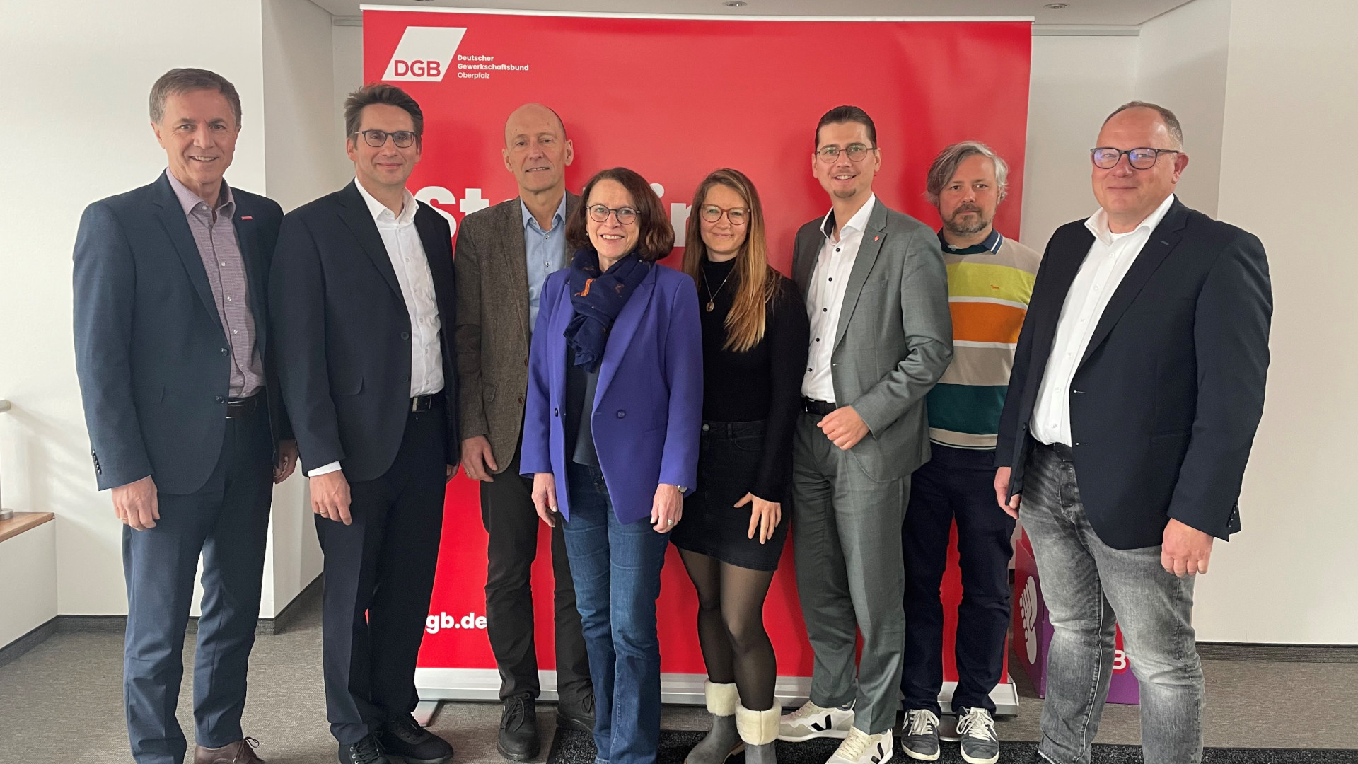 Gruppenfoto der Teilnehmerinnen und Teilnehmer