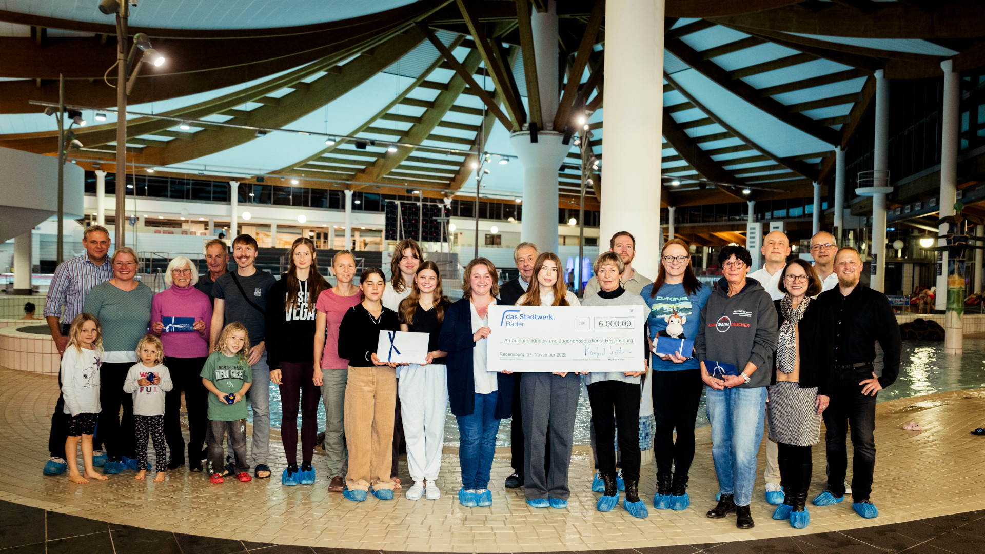 Mit-jeder-Bahn-ein-Zeichen-Rekorderfolg-beim-24-Stunden-Schwimmen