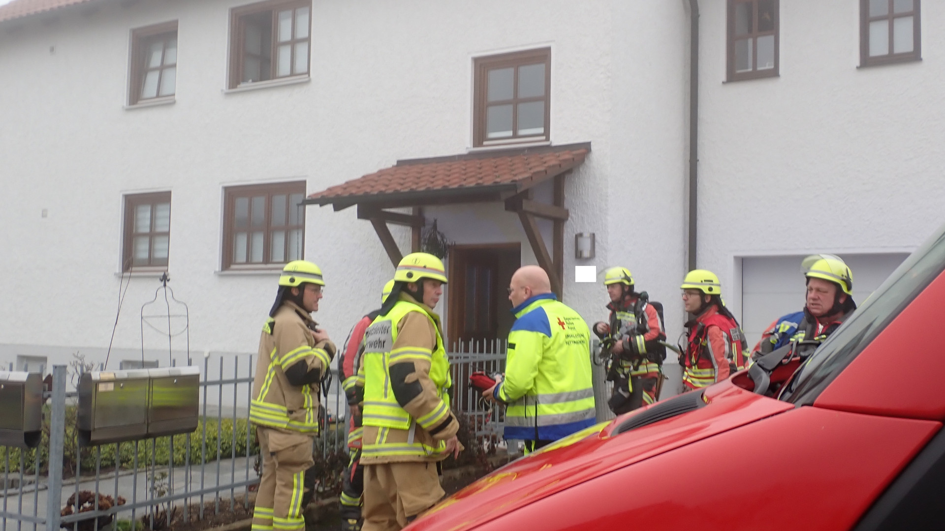 Feuerwehrkräfte am Einsatzort