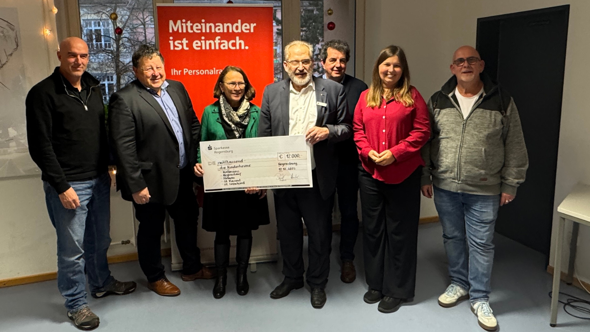 Von links: Andreas Langer (Kinderheim Kallmünz); Franz Raschof (Thomas Wiser Haus Regenstauf); Oberbürgermeisterin Gertrud Maltz Schwarzfischer; Personalratsvorsitzender Alfons Kerscher; Klaus Hetényi (Nardini Kinderheim Hemau); Daniela Wanderer (Kinderheim St. Vincent) und Josef Parstorfer (Kinderheim St. Leonhard