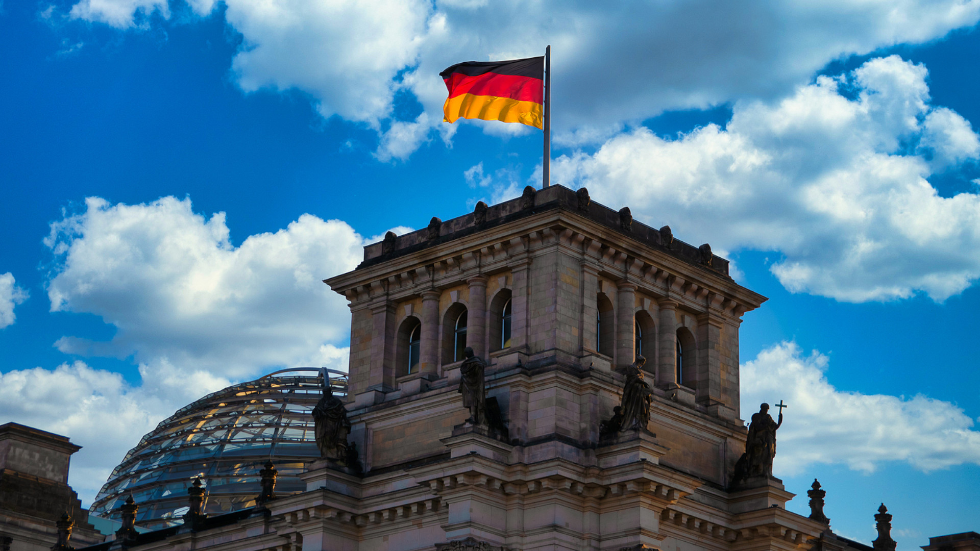 Deutsche-ziehen-negative-Regierungsbilanz-Rentensicherheit-bleibt-Sorgenfaktor