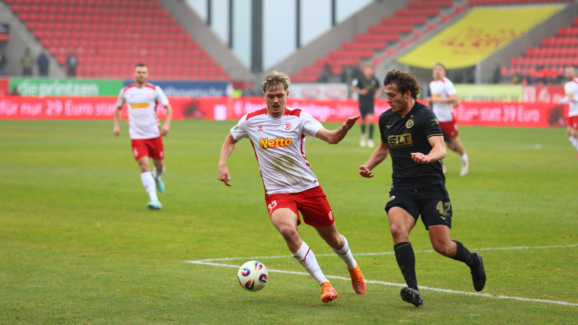 SSV-Jahn-unterliegt-Hansa-Rostock-Jahnelf-muss-Heimniederlage-in-der-Unterzahl-hinnehmen