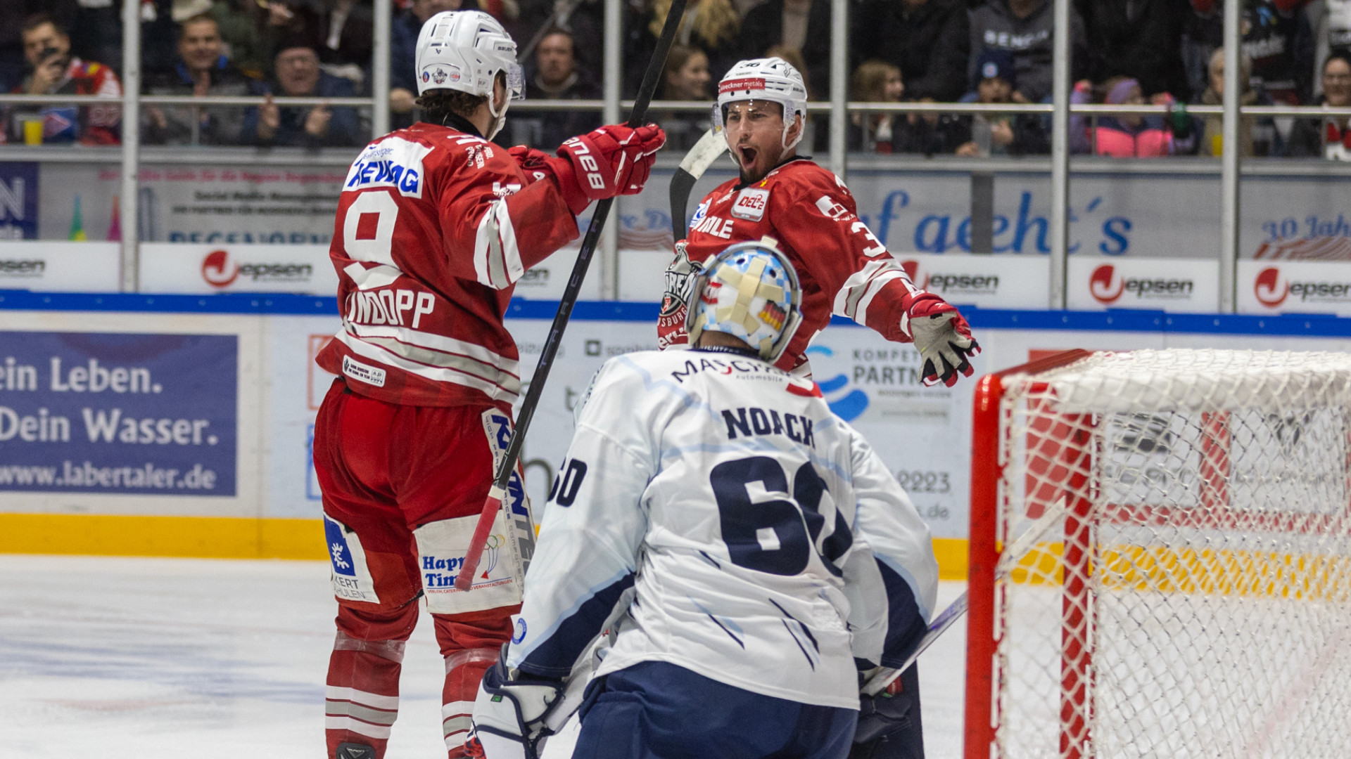 Eisb-ren-Regensburg-bezwingen-die-Blue-Devils-vor-ausverkaufter-Donau-Arena