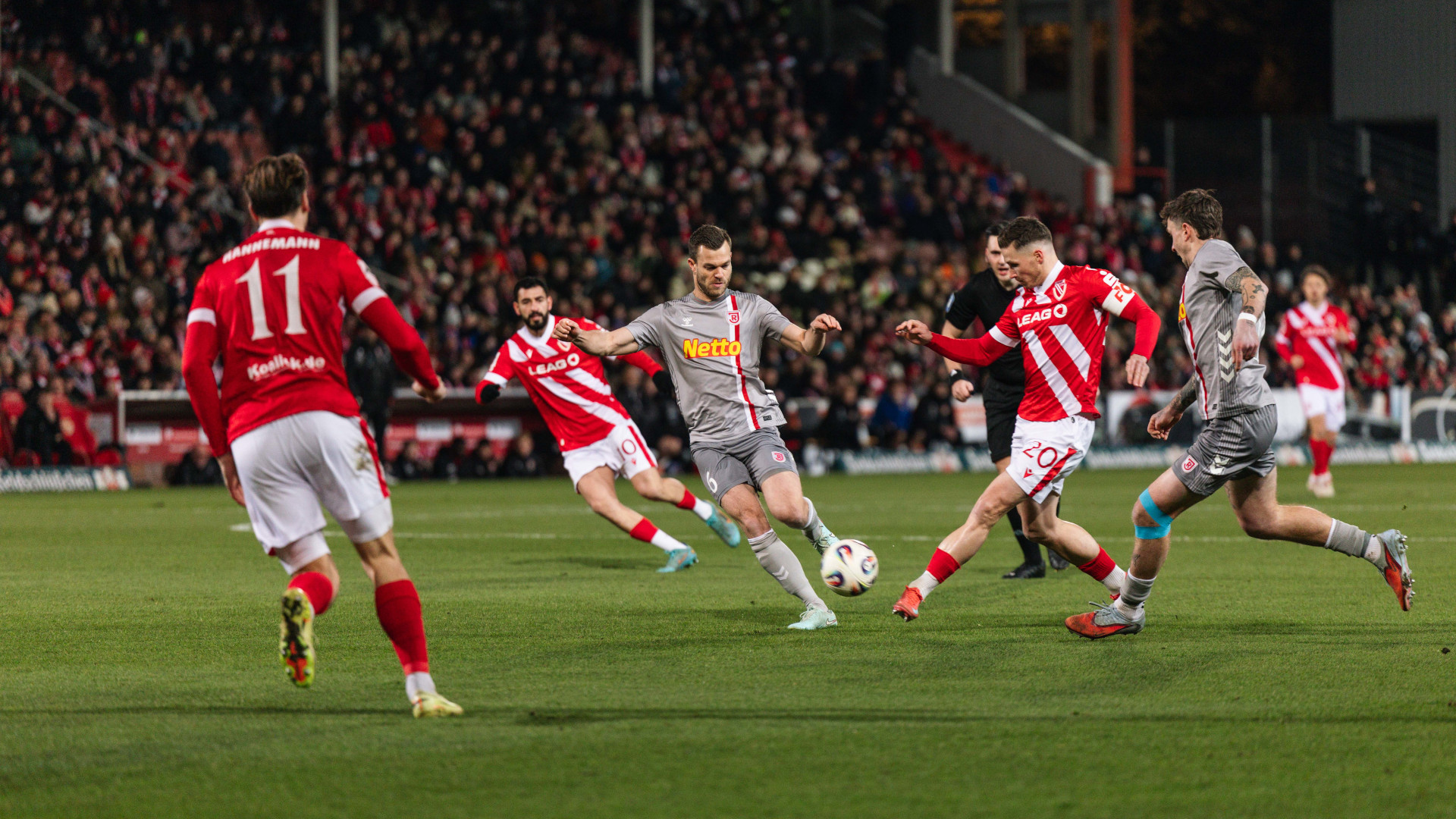 Fußballspieler auf dem Rasen