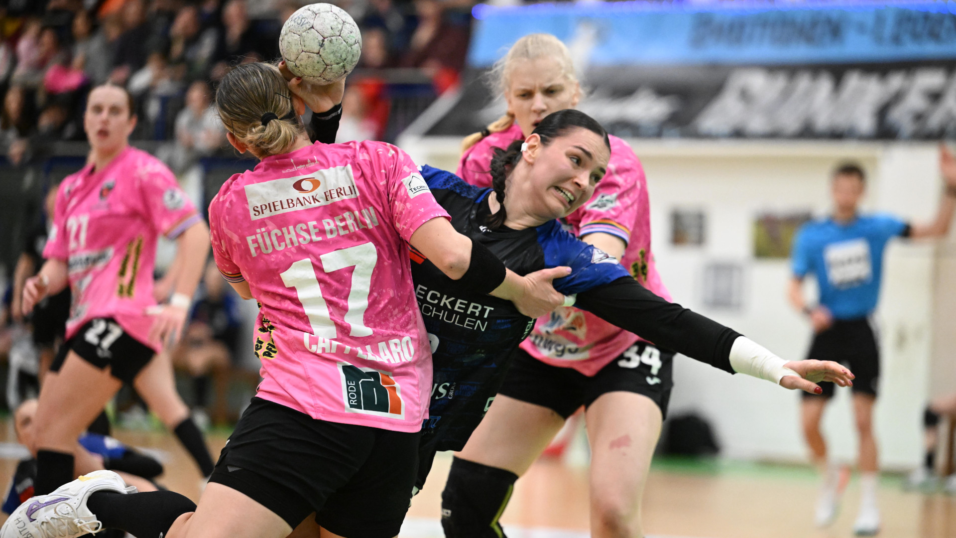 Handballerinnen kämpfen um den Sieg