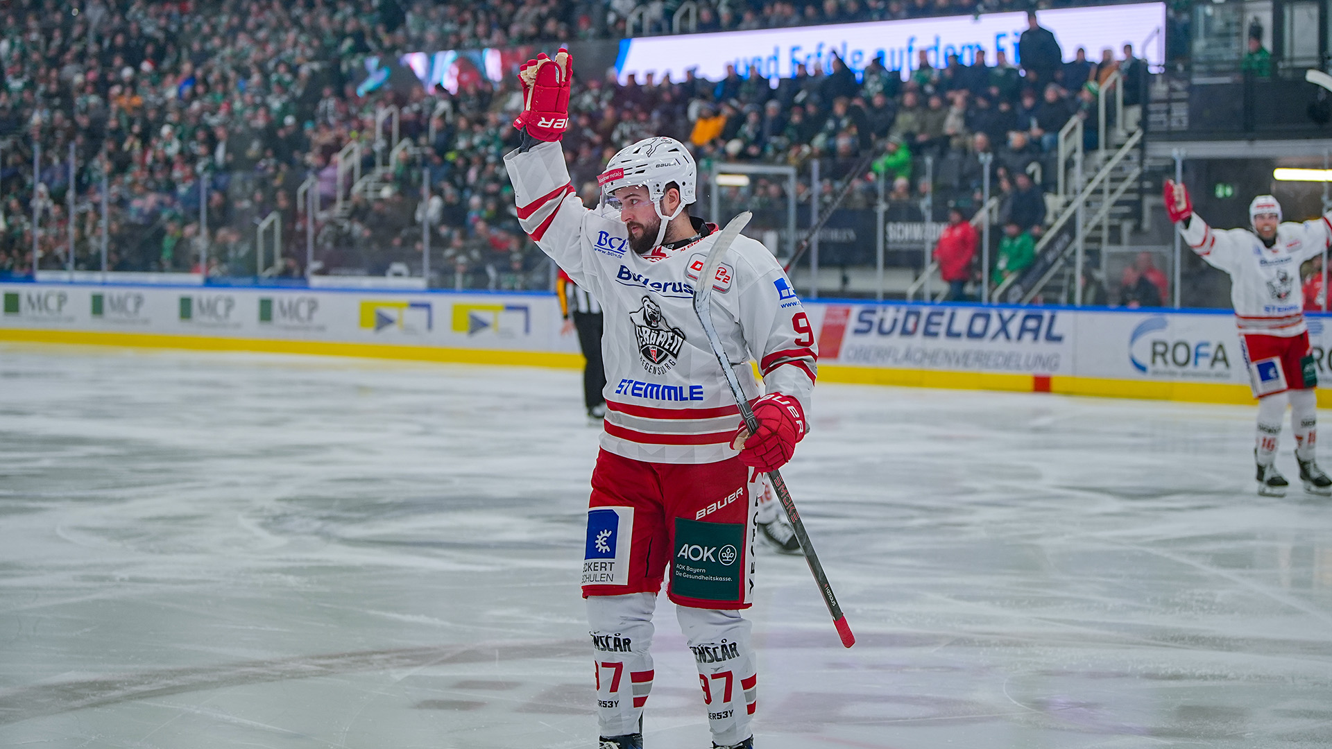 Derbysieg-zum-Jahresende-Eisb-ren-besiegen-Rosenheim-nach-Penaltyschie-en