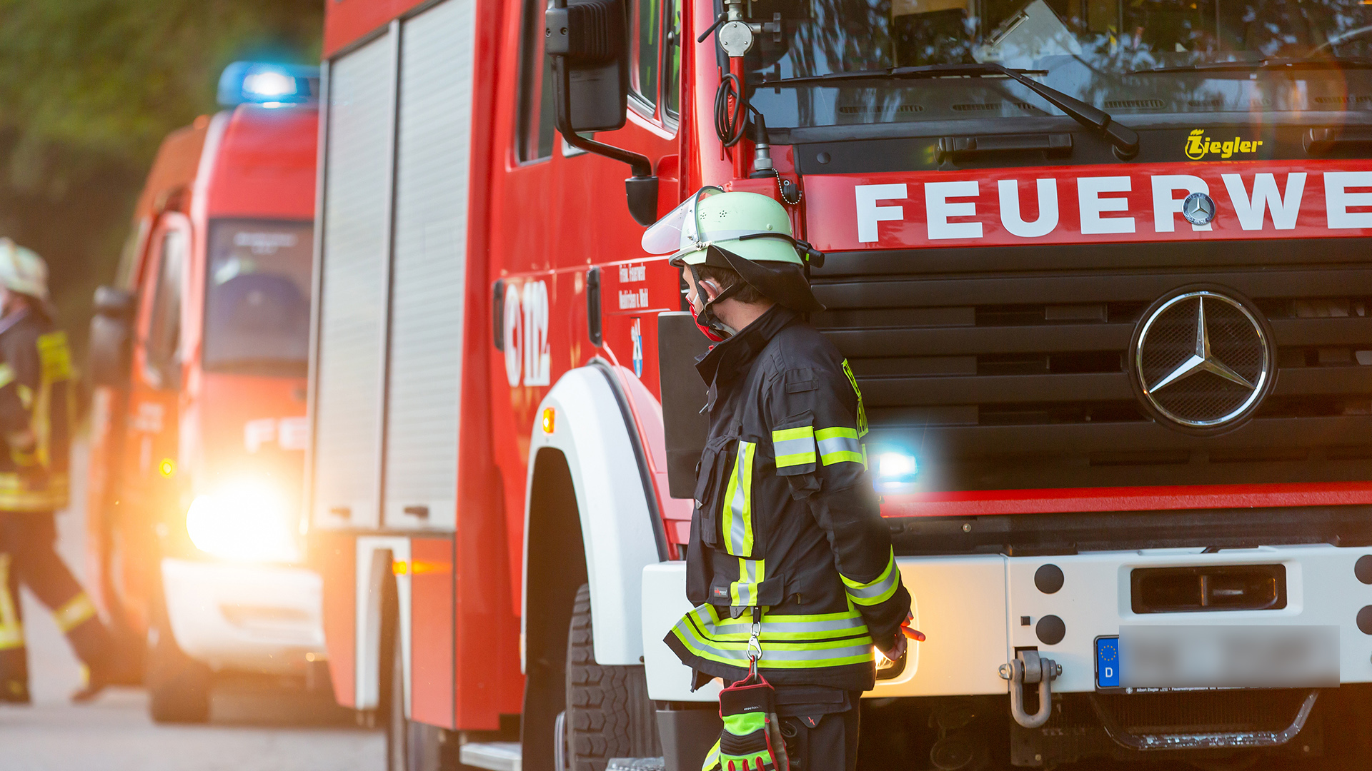 Mehrere Feuerwehrfahrzeuge als Symbolbild