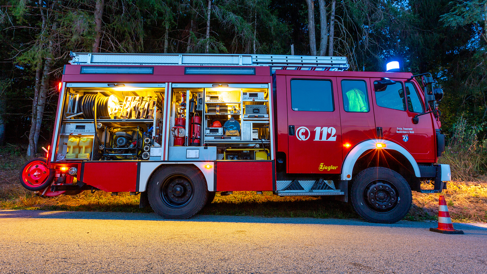 Nittendorf-Pkw-geriet-in-Brand-Schaden-im-f-nfstelligen-Bereich