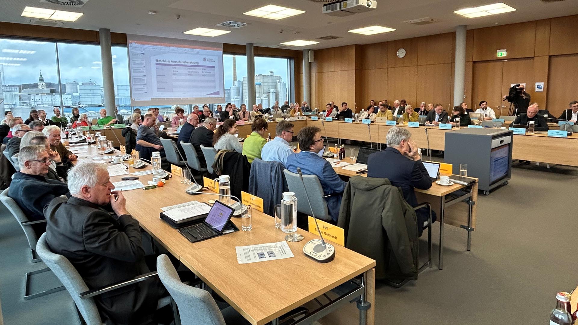 Kreistag-entscheidet-Obertraubling-soll-neues-Gymnasium-bekommen