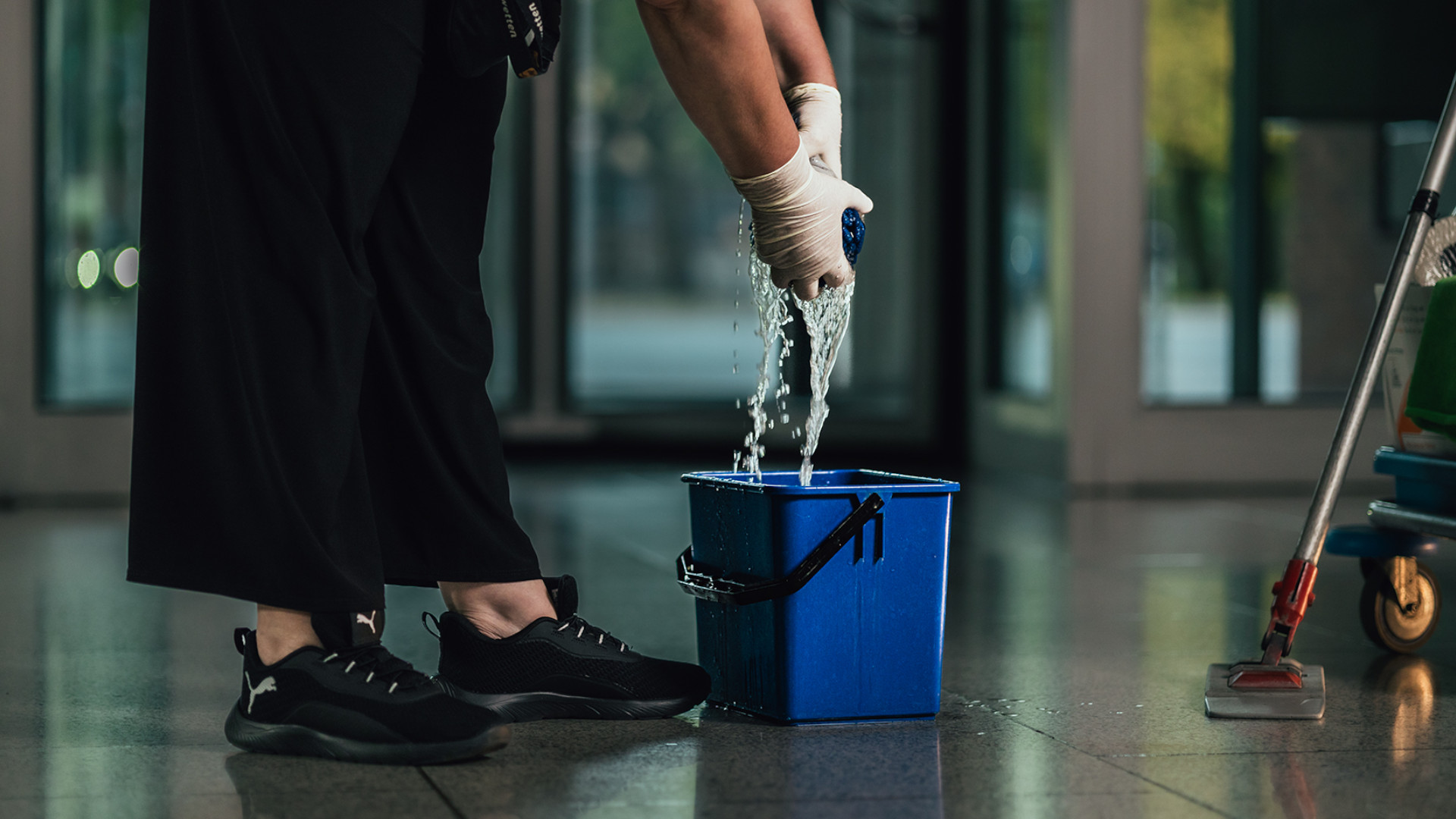 Sauberer-Job-2-630-Reinigungskr-fte-erhalten-jetzt-15-Euro-pro-Stunde-in-Regensburg