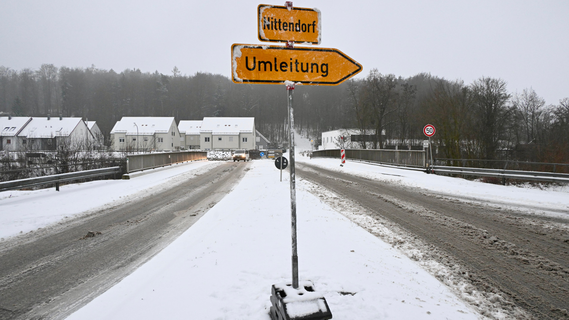 Nittendorf-Vollsperrung-der-Kreisstra-e-R-31-wegen-Sanierung-der-Bahnbr-cke