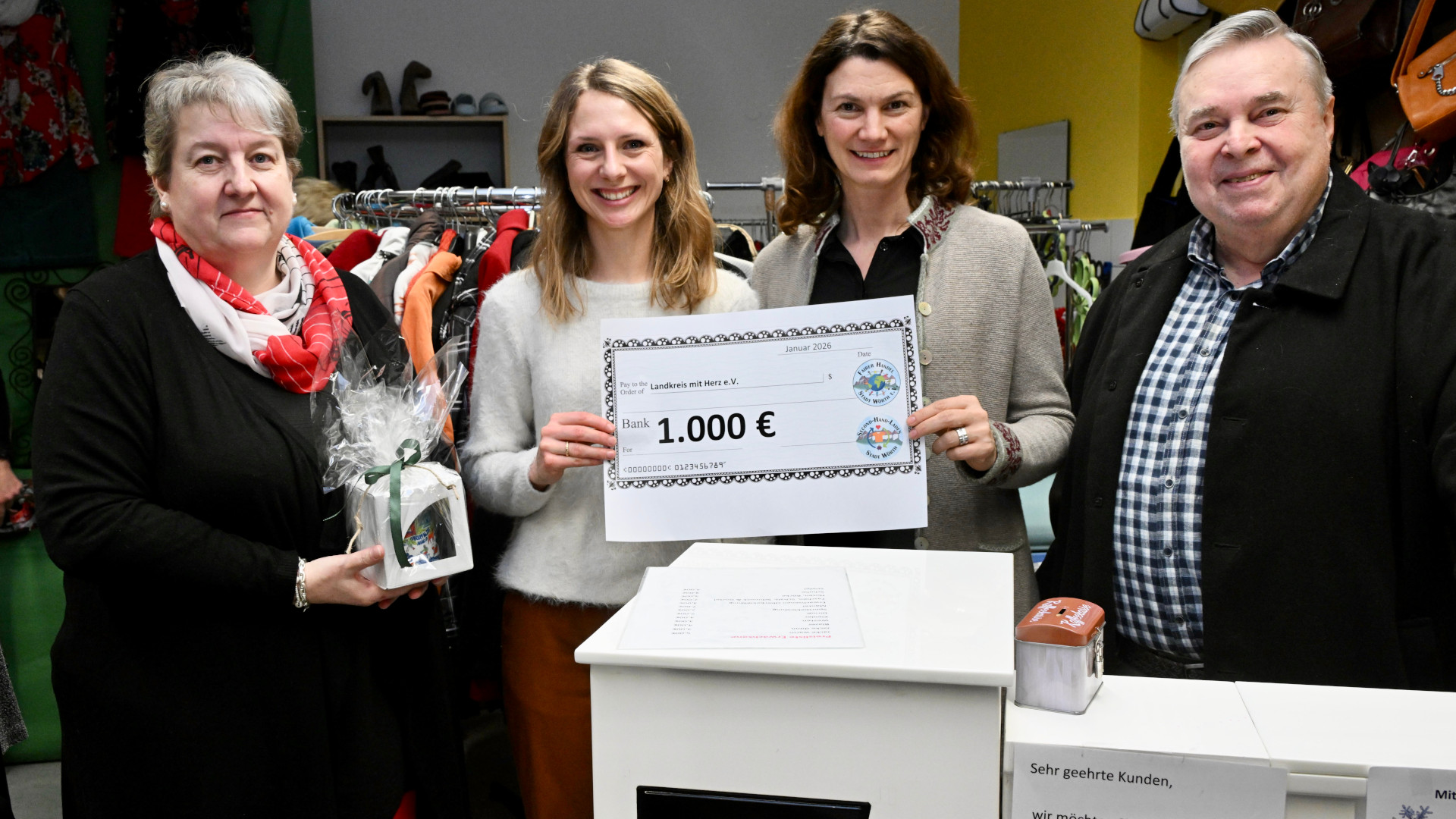 -Landkreis-mit-Herz-Second-Hand-Shopping-f-r-den-guten-Zweck