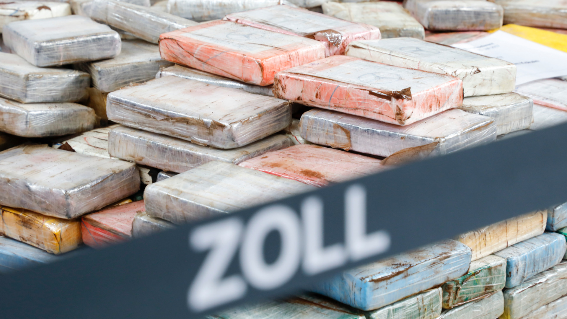 ZOLL-sch-tzt-die-Gesellschaft-durch-Wachsamkeit-und-Engagement