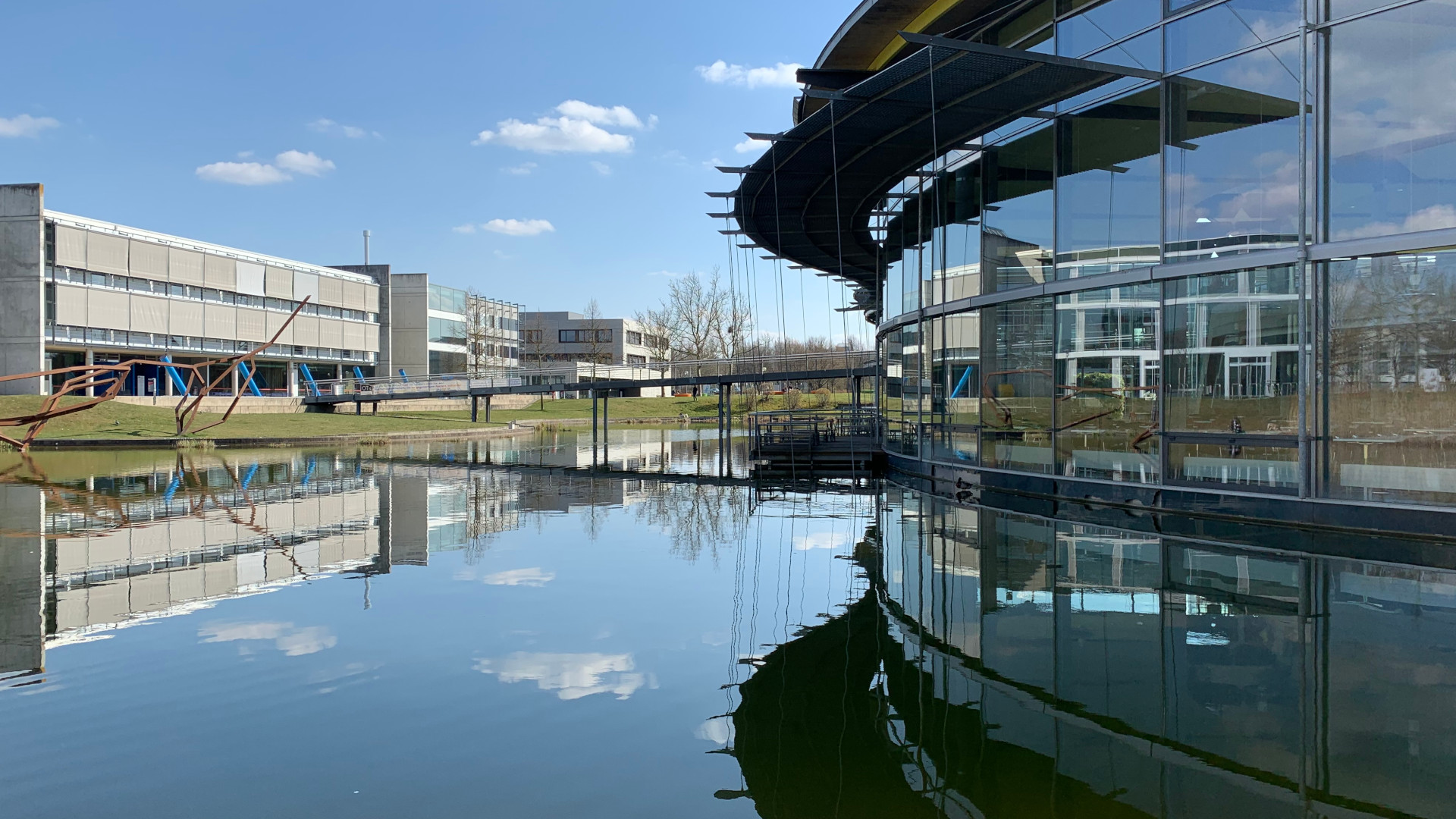 Die OTH Regensburg ist deutschlandweit unter allen Hochschulen für angewandte Wissenschaften und Universitäten in der Kategorie 5.000 – 15.000 Studierende auf Platz eins im StudyCheck-Award.