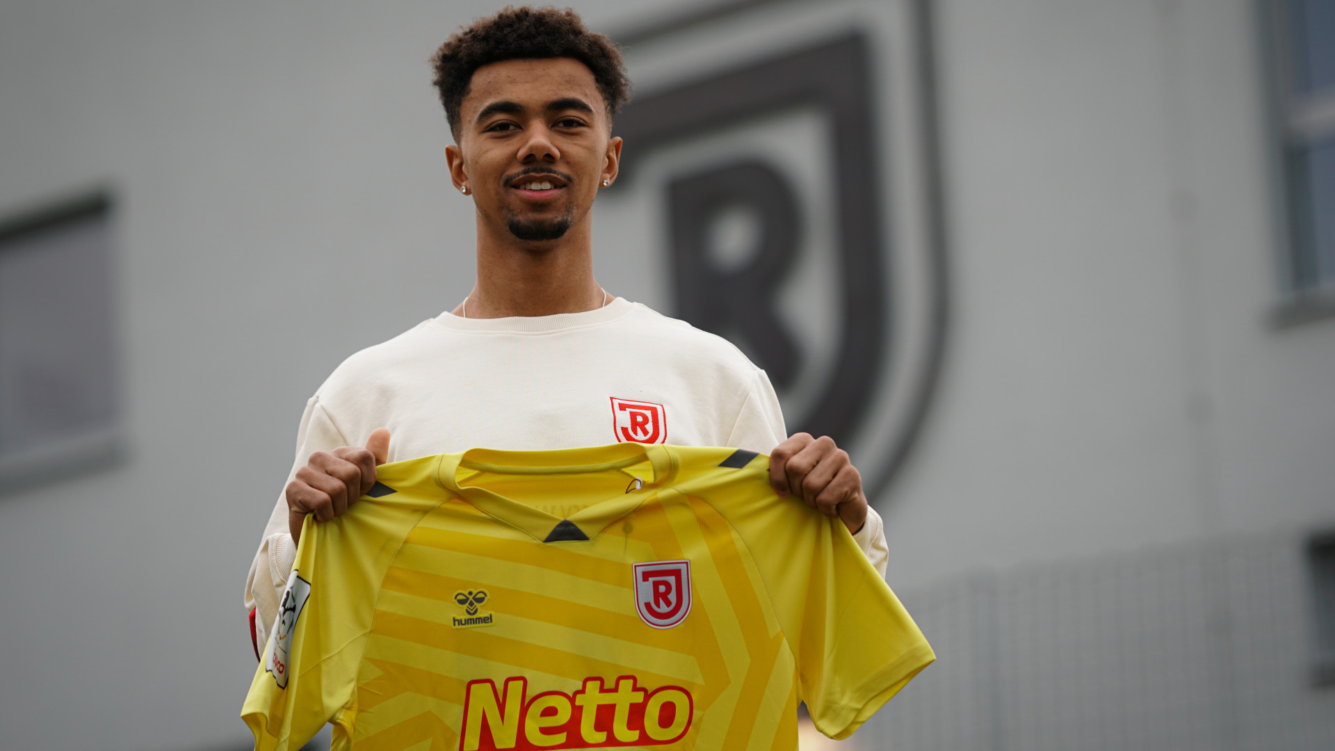 SSV-Jahn-leiht-Torh-ter-Leon-Wechsel-von-Hannover-96-aus