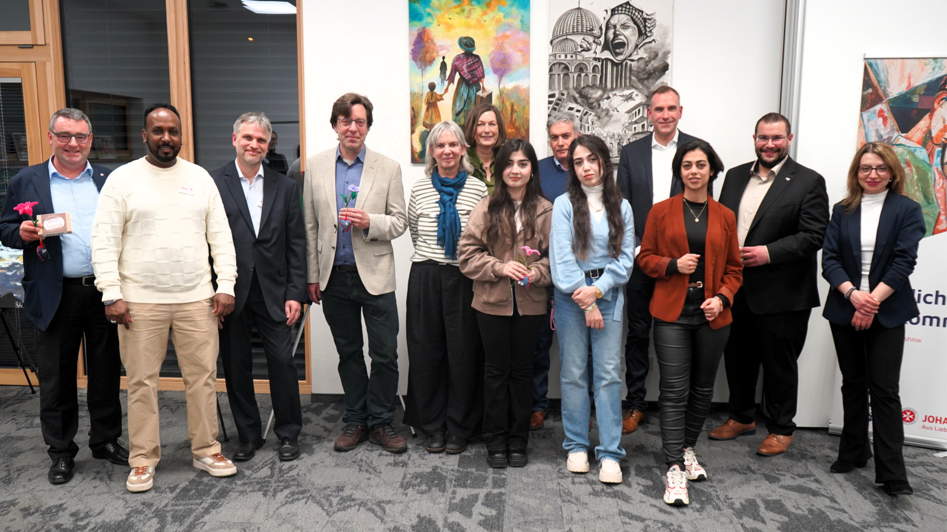 Menschen vor Bildern