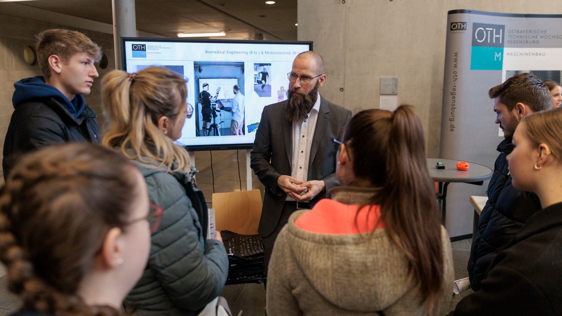 Der Regensburger Hochschultag bietet Studieninteressierten einen umfassenden Einblick in das reichhaltige Studienangebot der Domstadt.