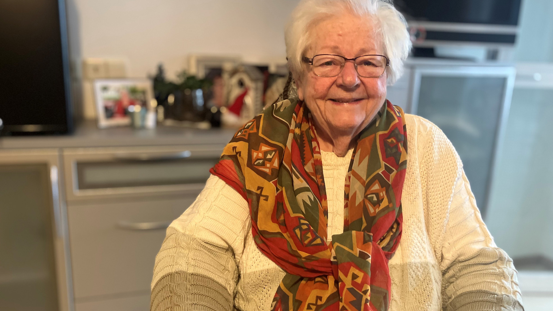 „Pflege fängt mich auf.“ Angela, 82, lebt im Caritas Alten- und Pflegeheim Fritz Gerlich in Regensburg.