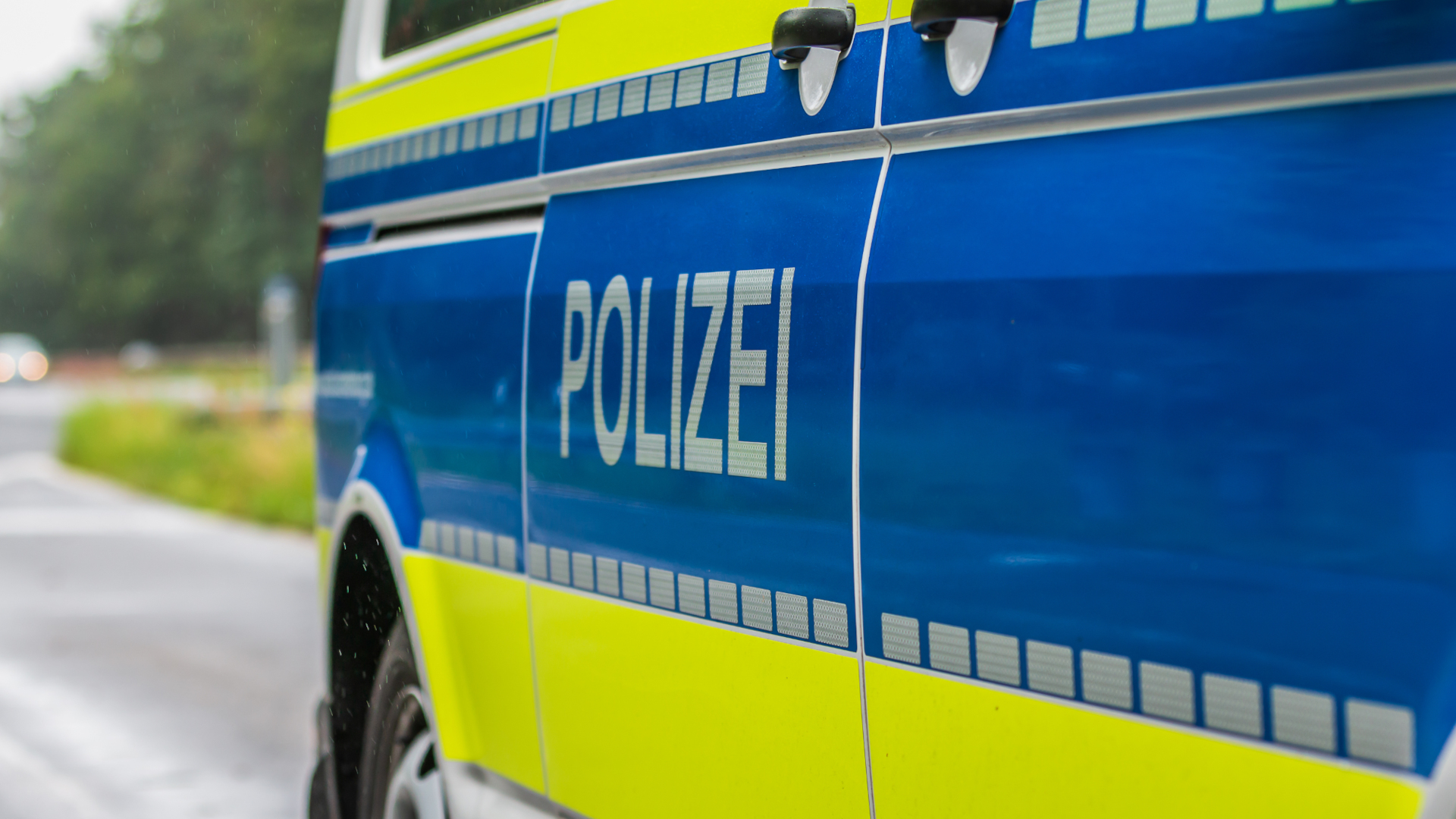 Symbolbild: Polizeiauto von der Seite