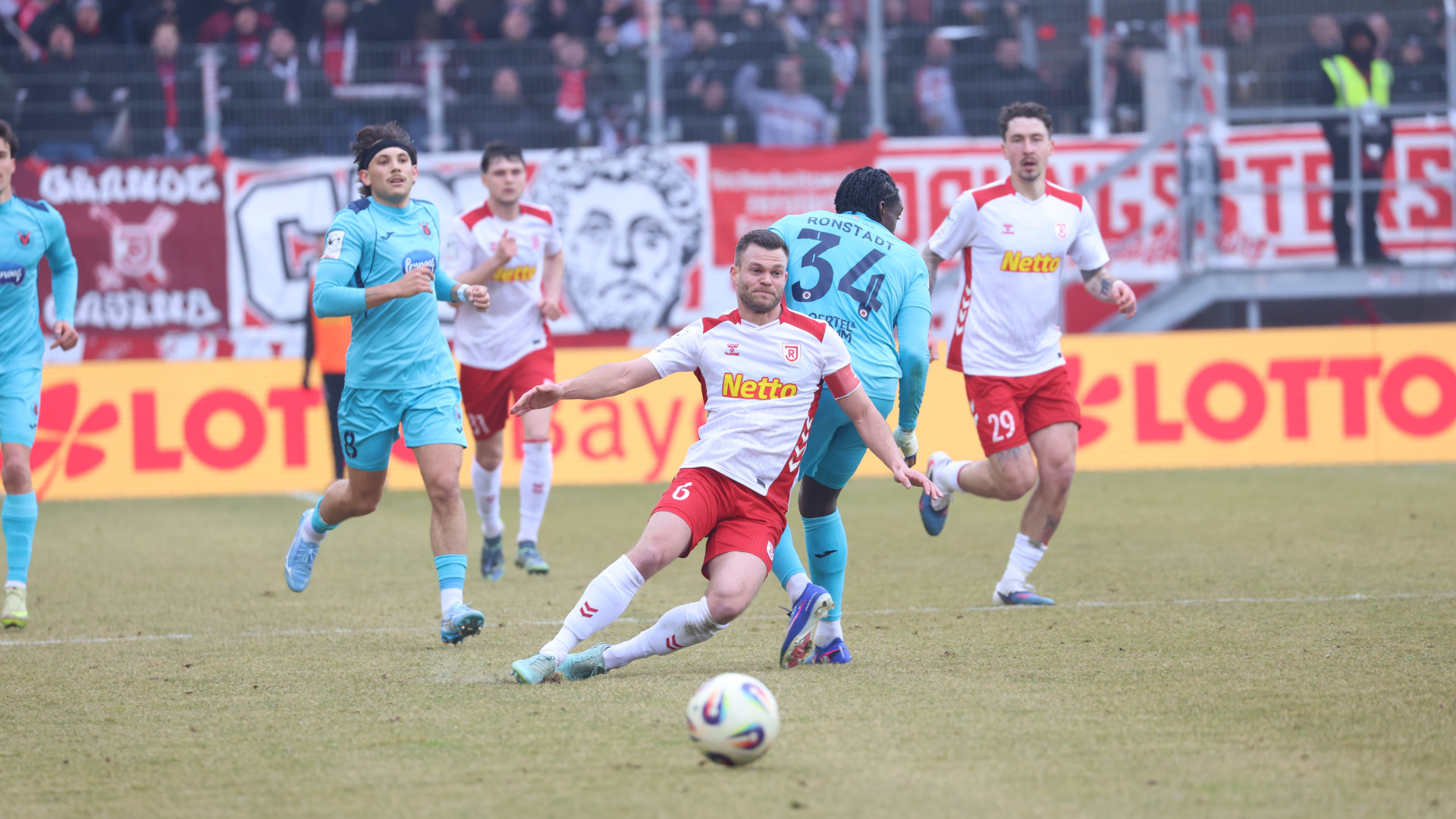 Fußballspieler auf dem Rasen