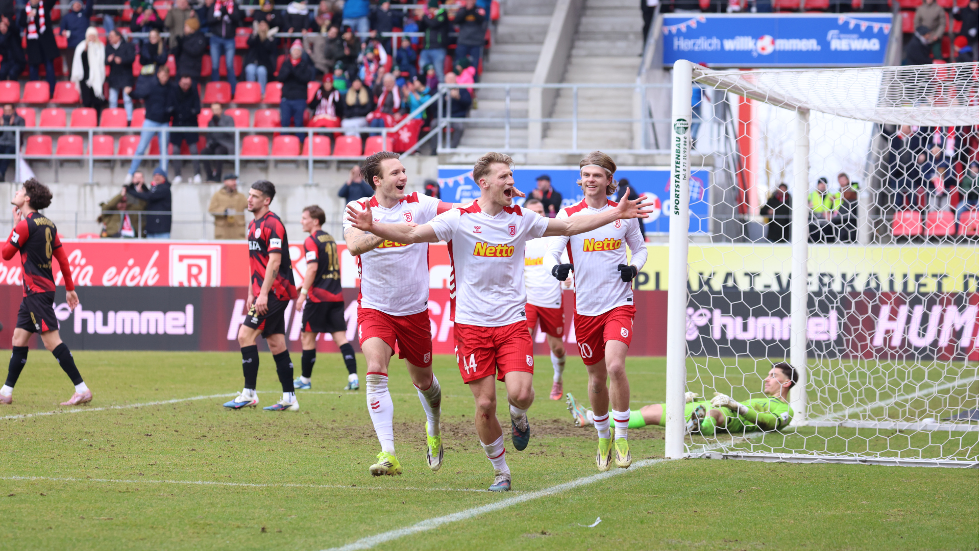 Jahn-Spieler am Feiern