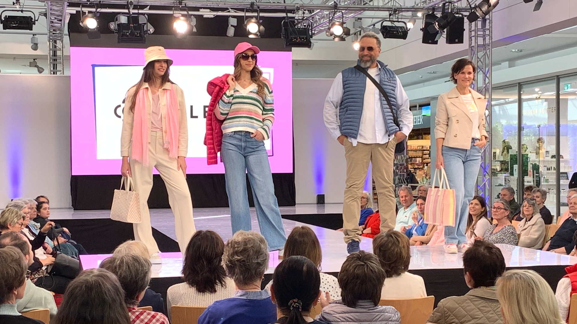 Modenschau im DEZ