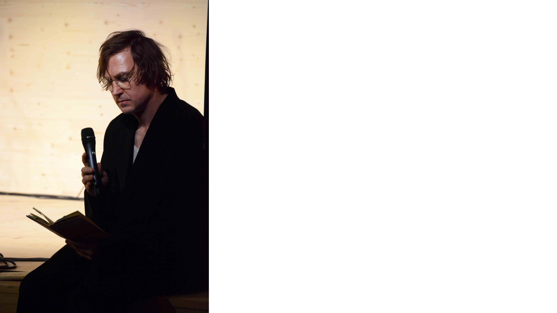 zwischen lyrik und morbiditaet lars eidinger mit brechts hauspostille in regensburg 1