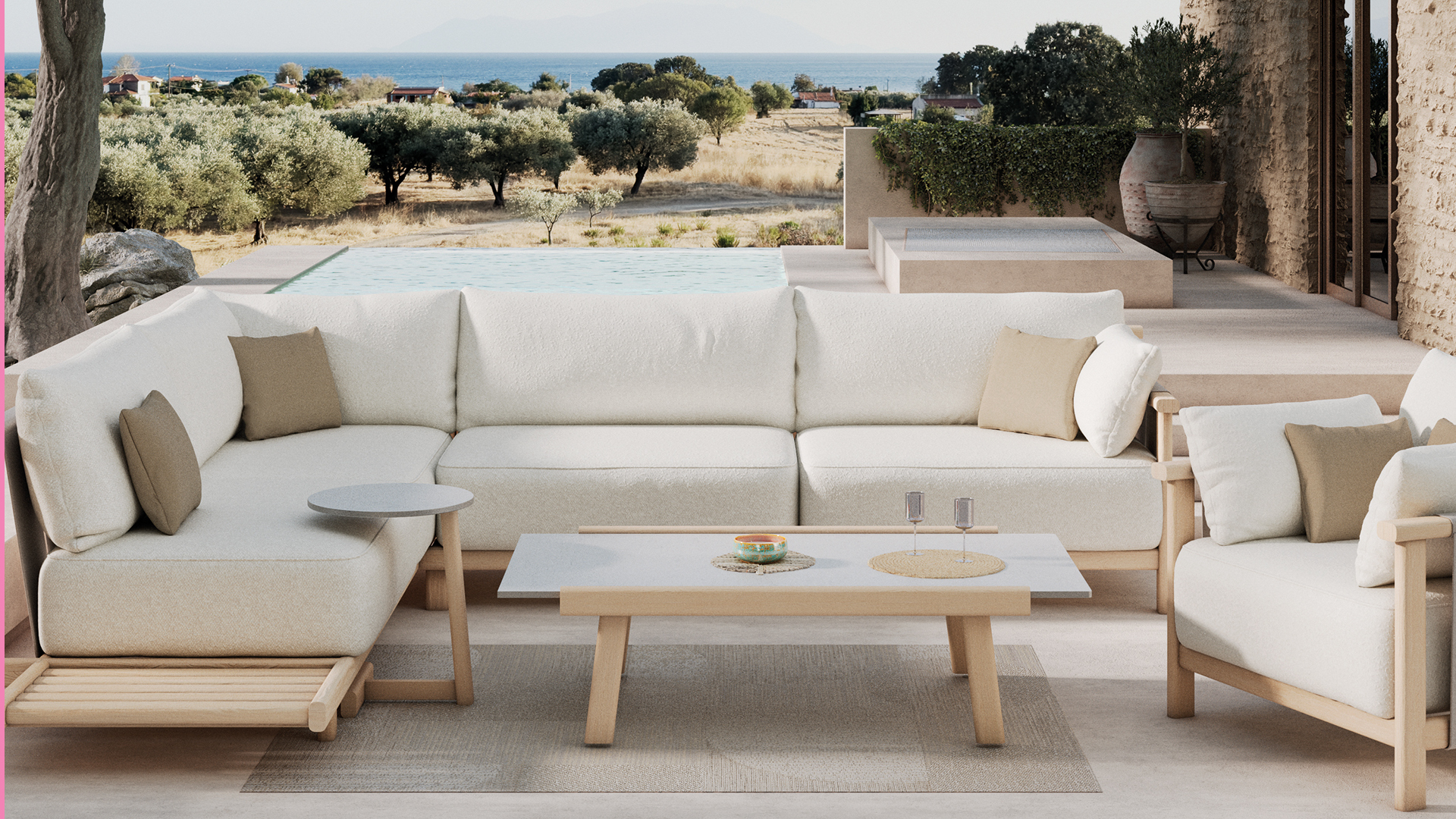 Weiße Couch außen auf der Terrasse