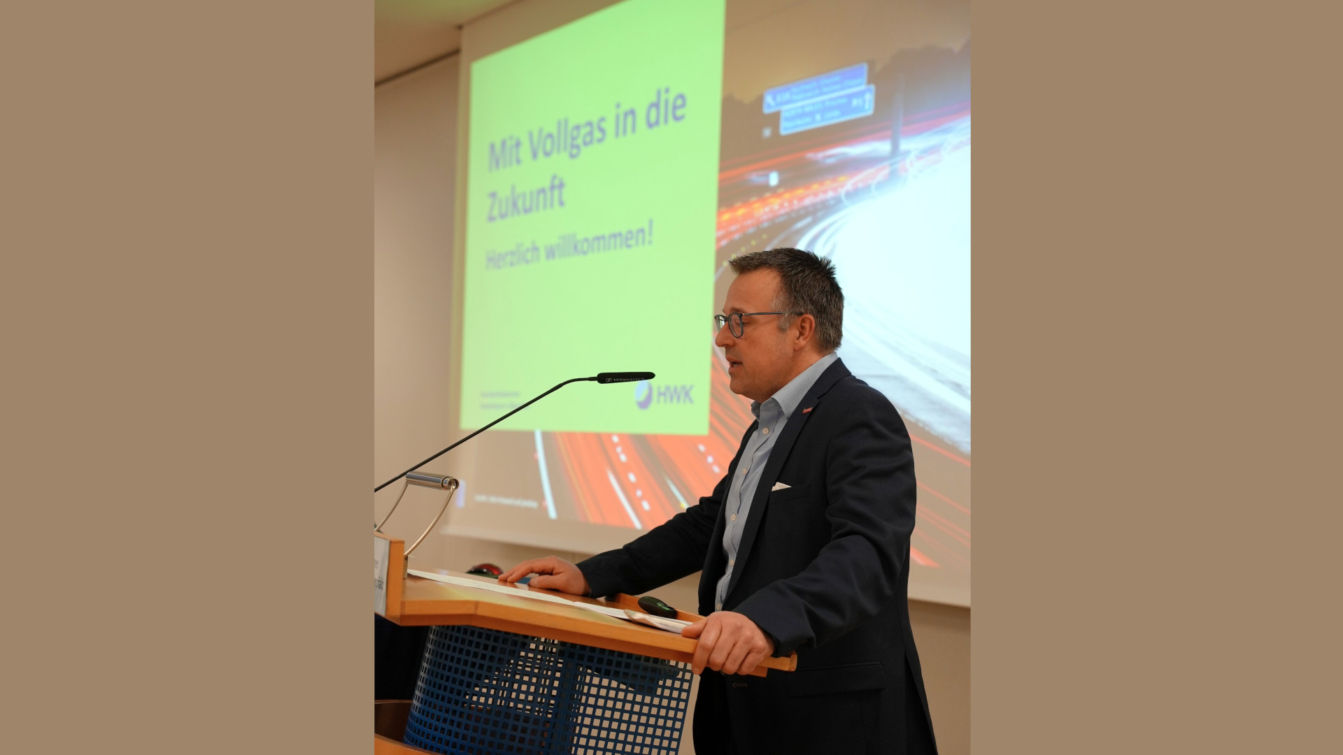 Bereichsleiter Andreas Keller stellte die Betriebsbörse vor.