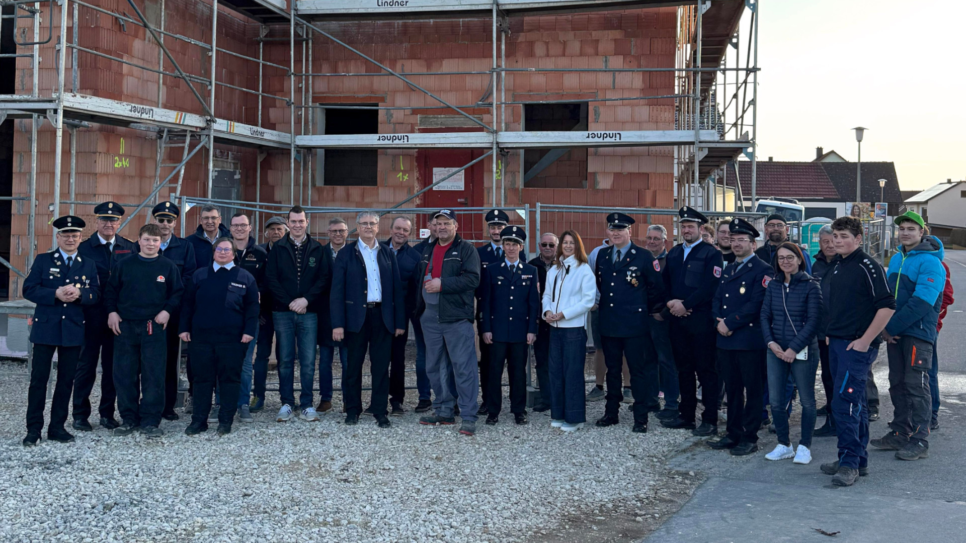 Die Bauarbeiten am neuen Feuerwehrhaus in Klingen gehen wie geplant voran