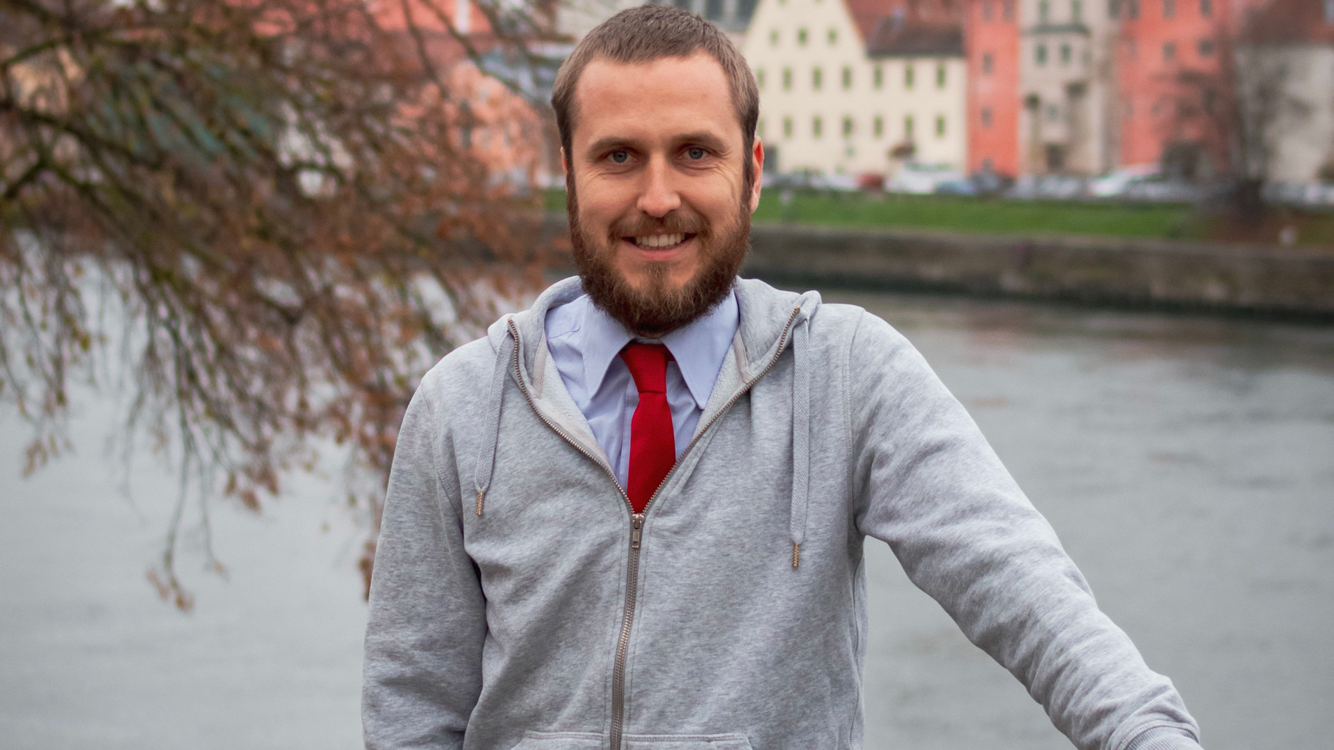 Ingo Frank steht an der Donau