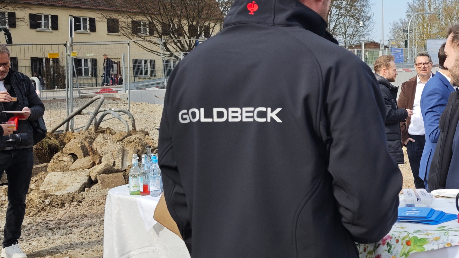 die mobilitaetsdrehscheibe 2027 soll das parkhaus am unteren woehrd stehen4