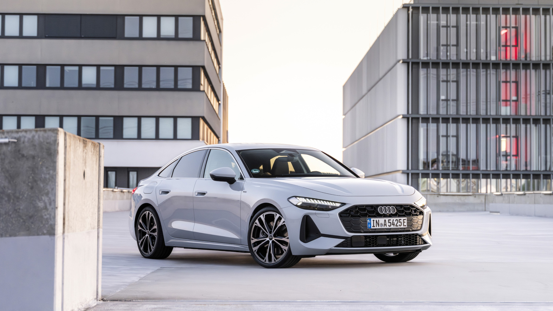 Static photo,Colour: Glacier white