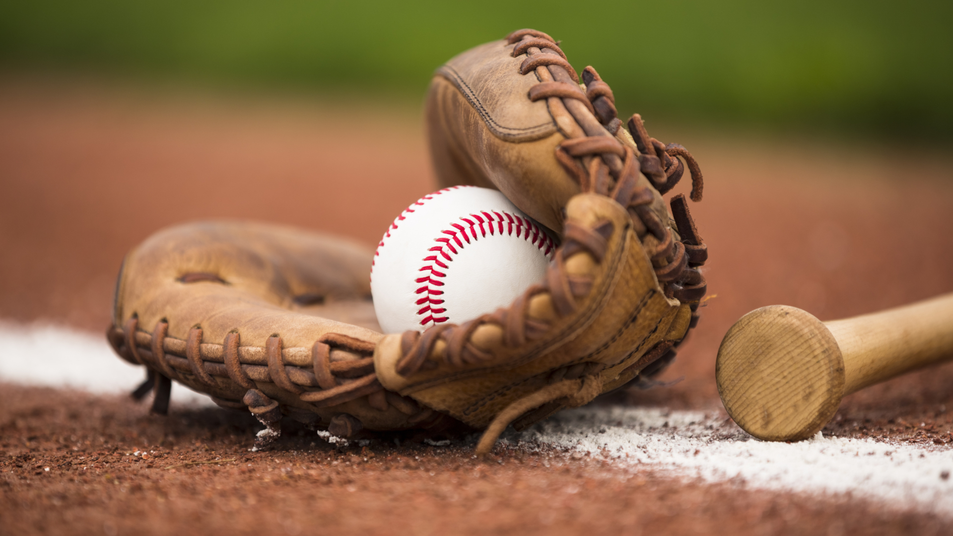 Baseballhandschuh mit Ball und Schläger