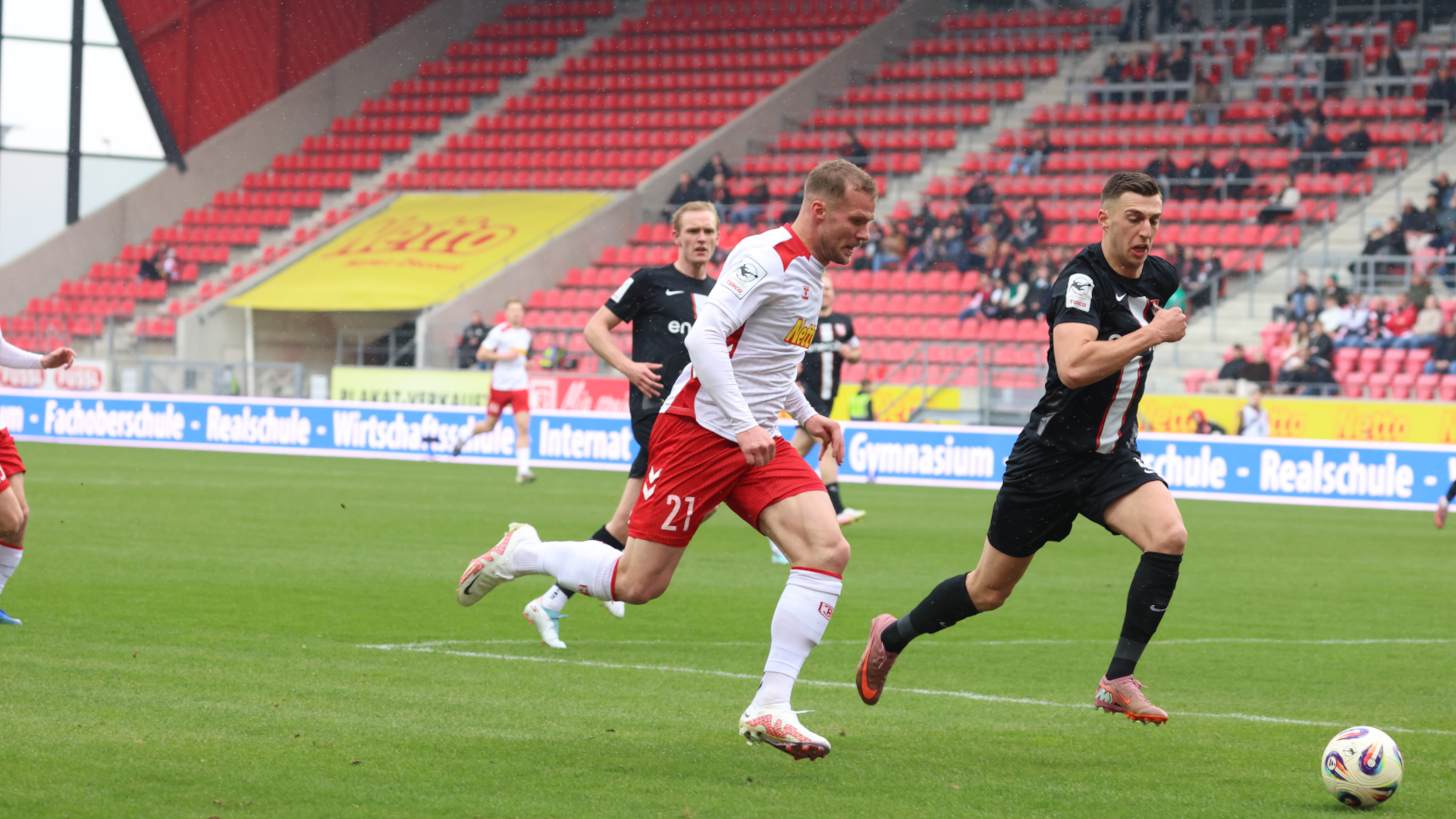 SSV Jahn Spieler gegen TSV Havelse