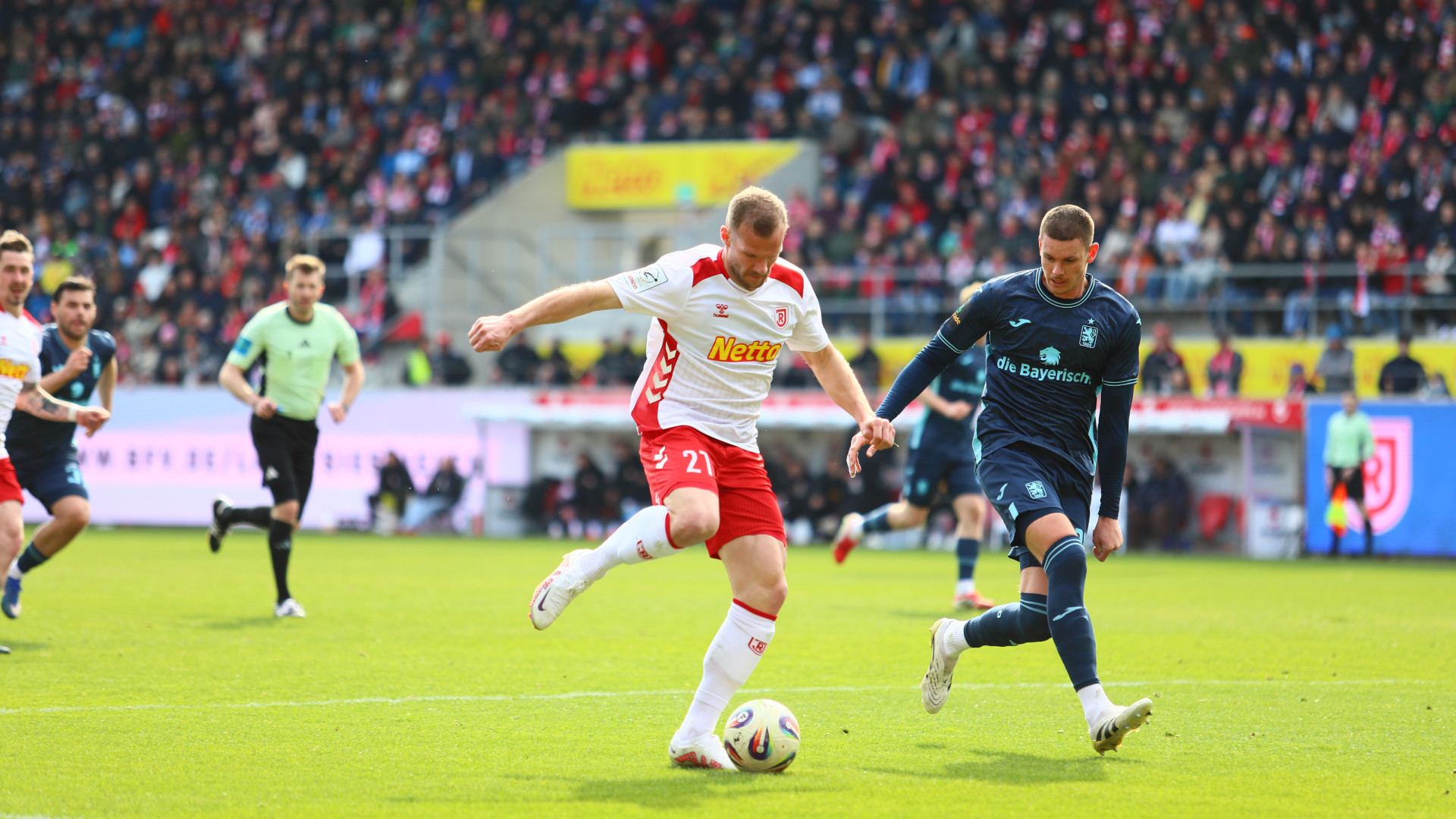 Fußballspieler auf dem Rasen